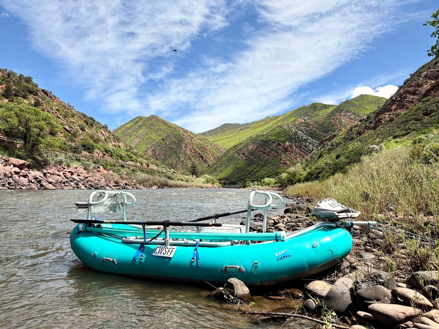Beauty Day 💦 and lovin&rsquo; it!!!! 🩵 ❤️ 🤍 Happy Memorial Day Weekend 🙏#cwsff #coloradowestslopeflyfishing #nature #smile #travel #flyfishing #fishing #trout #browntrout #fish #rainbowtrout #beautiful #bassfishing #happy #coloradoflyfishing #fun