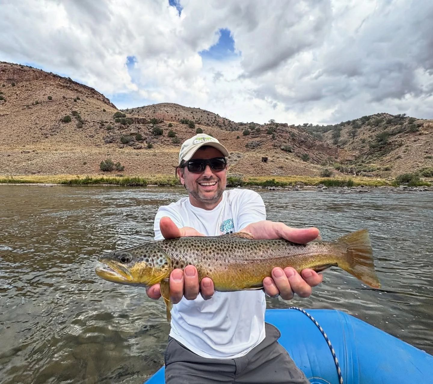 Not a bad way to end the Gorge Season 💦 🍃 🍂 🍁 👍🙏👌 with Chris and Clayton #cwsff #coloradowestslopeflyfishing #nature #smile #travel #flyfishing #fishing #trout #browntrout #fish #rainbowtrout #beautiful #bassfishing #happy 😊#coloradoflyfishin