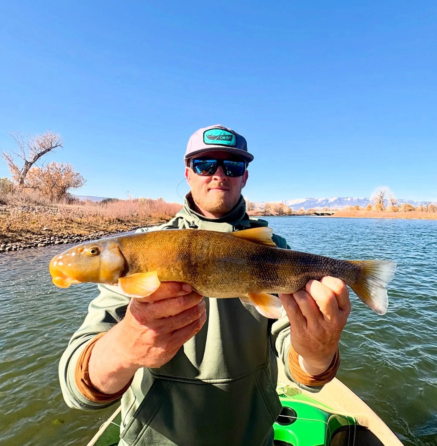 @thegurz970 with a new species on the fly 👍 Guess the species by commenting and we will send you a FREE HAT just like the one Andy is wearing 🧢 First person to guess correctly on what species is pictured wins🏆 2nd &amp; 3rd place correct guesses w
