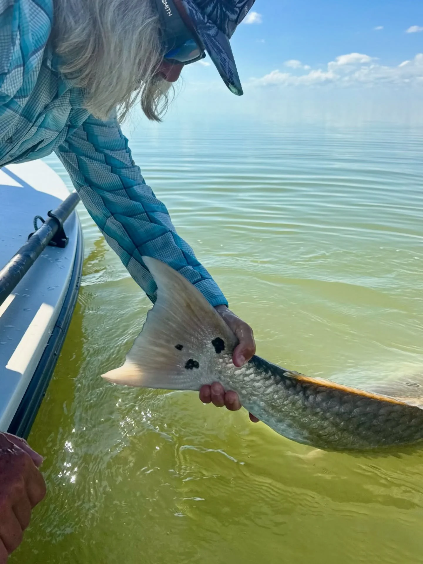 SNEAK PEAK 👀 This one was a unicorn 🦄 you sometimes go searching for your entire fishing career ~ What a fish 🐟 with @marvin.schaffer on the fly rod and @capt_will_townsend on the push pole searching for the bigs🧂💦 🎣 #saltwater #redfishonfly #c