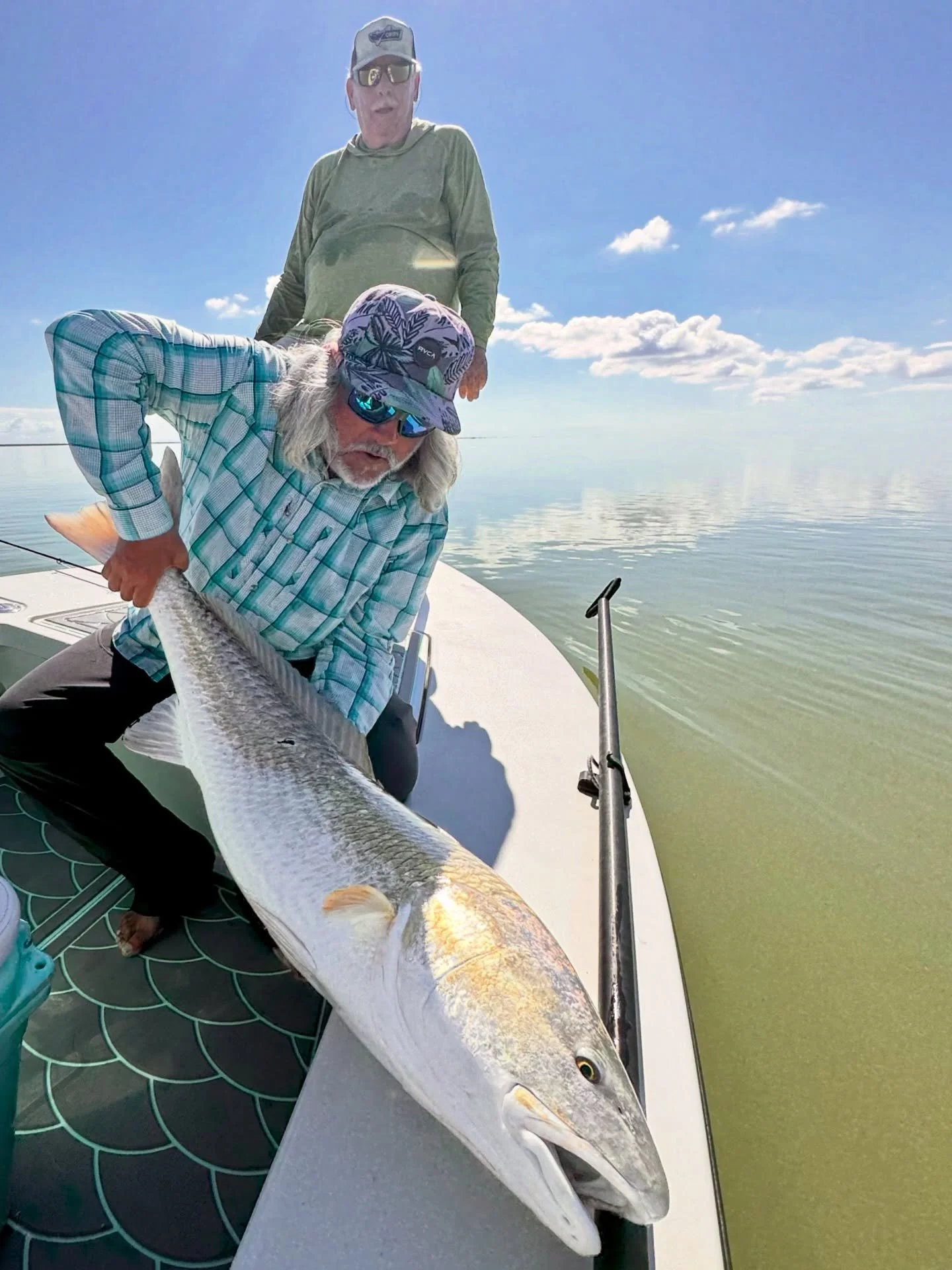 Christmas 🎄 came early for @marvin.schaffer this year 😃 What a fish 🐟 What a fight 🥊 What a story 📖 What a memory 🖼️ What a gift 🎁 ~ Always good times on the skiff with @capt_will_townsend &amp; Paul on the water 🎣 🧂💦 #coloradowestslopeflyf