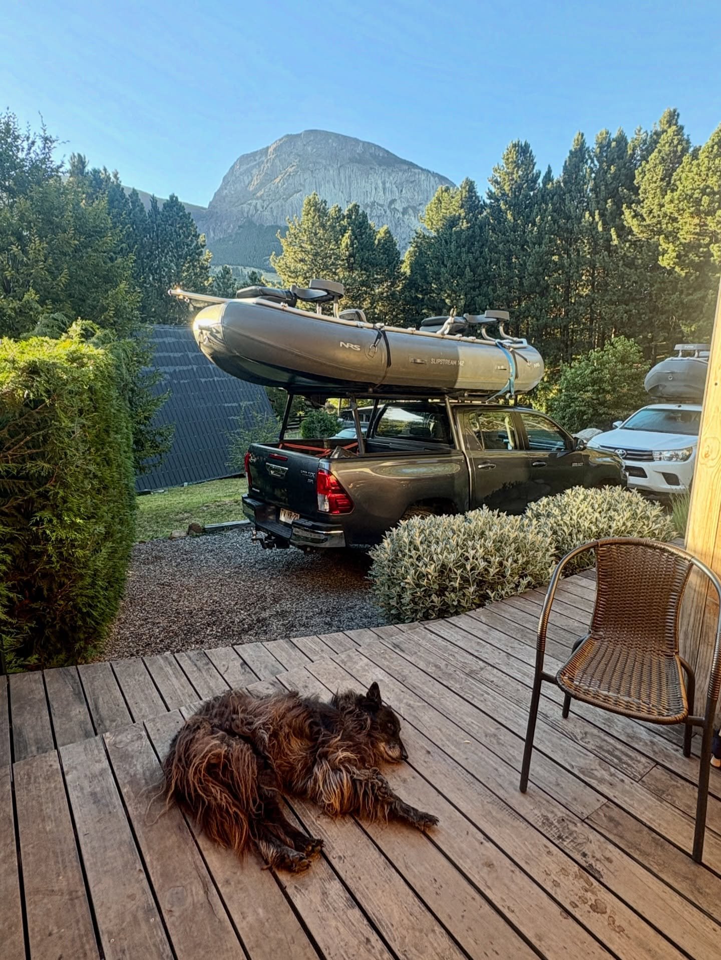 A gorgeous day to start the week with @vista.patagonia 💦 🎣 🐟 #cwsff #vistapatagonialodge #chile #flyfishing #coloradowestslopeflyfishing