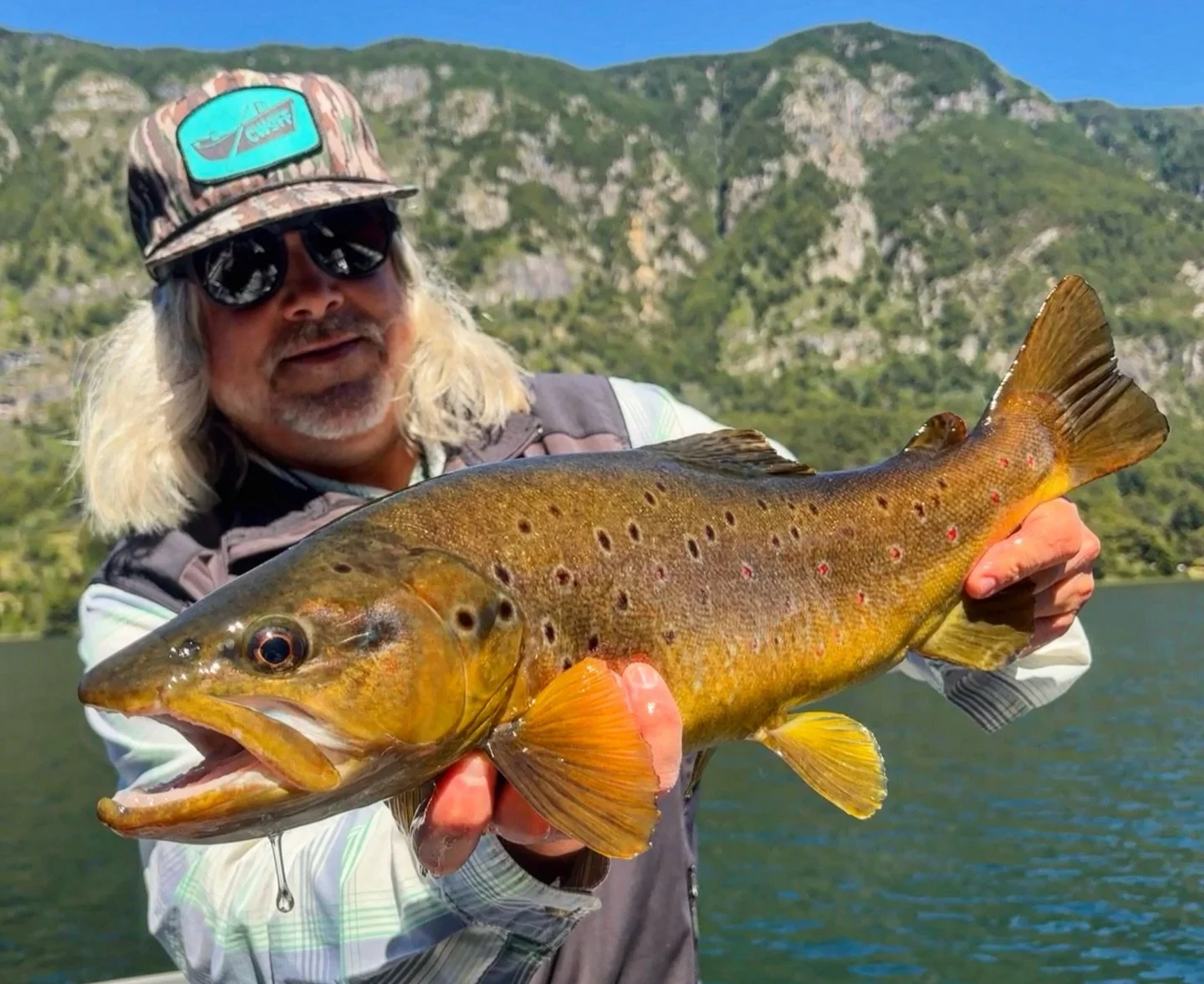 A great 👍 way to break in 2026 🇨🇱 🙏 with @vista.patagonia #cwsff #vistapatagonialodge #flyfishing #coloradowestslopeflyfishing #chile @coloradowestslopeflyfishing 💦 A wonderful place to visit year after year ~ Truly Blessed 🙏