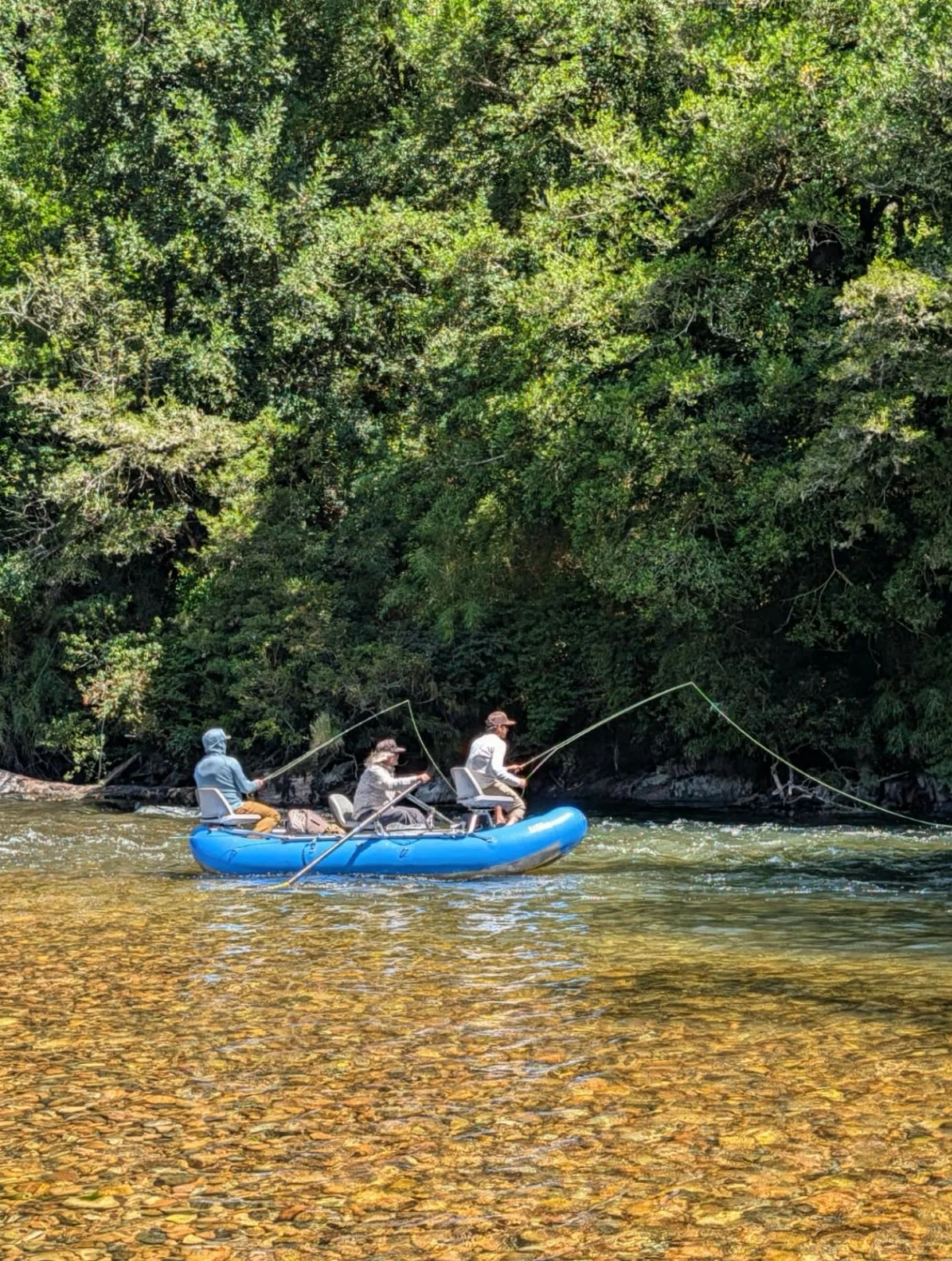 A little rowing time on the Rio in Chile 🇨🇱 with @danielantillo &amp; @mikedaniels_2 on 💦 🎣 #cwsff #chile #flyfishing #patagonia #coloradowestslopeflyfishing ~ Thanks for the snap 📸 @fly_fishing_broker 🙏 @coloradowestslopeflyfishing