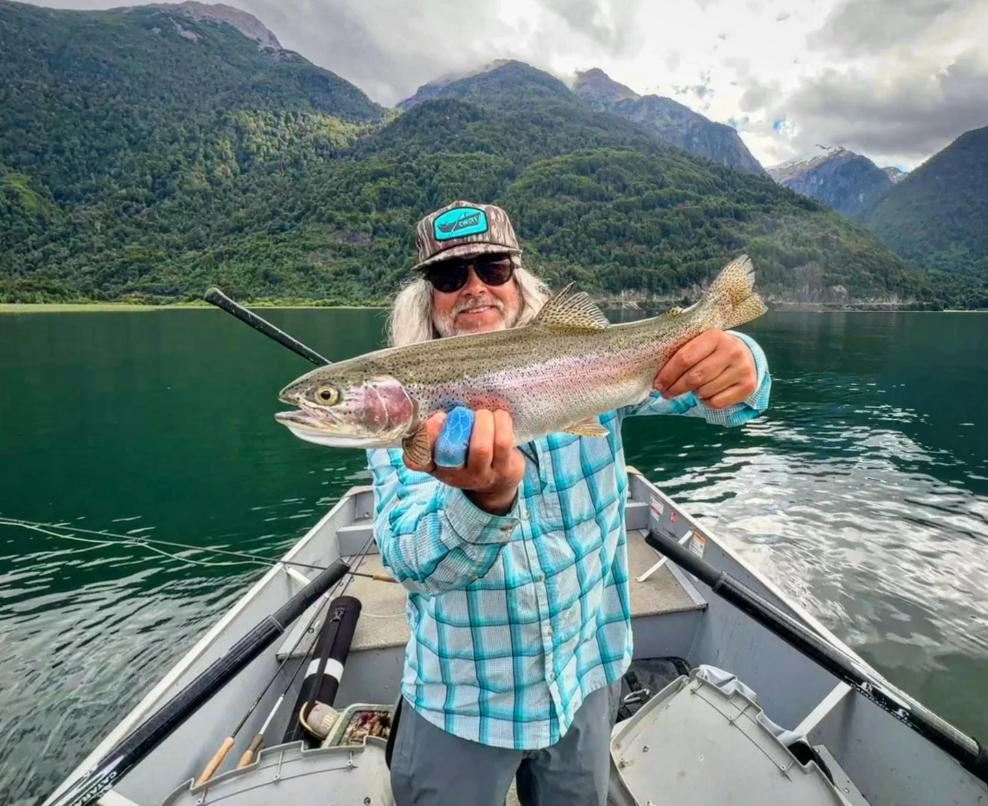 Rainbow 🌈 Country and some fun on the Lago in Chile 🇨🇱 with @yelchoflyfishing 🎣 #cwsff #patagonia #flyfishing #chile 💦 #coloradowestslopeflyfishing @chileanglers @dryfly56541 @coloradowestslopeflyfishing