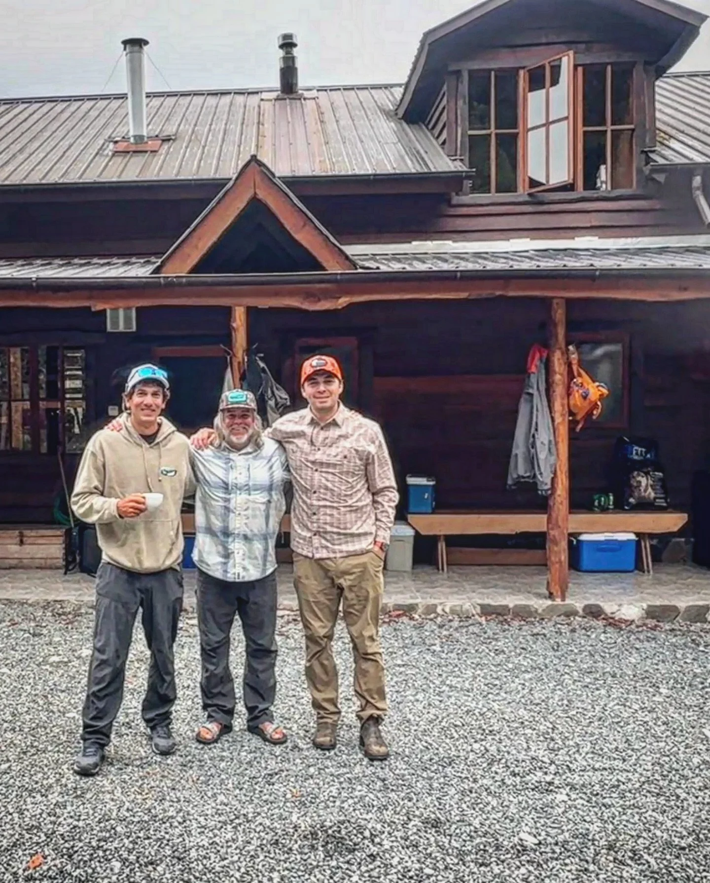 Some good guys indeed&hellip; 💯 🇨🇱 😊 🙏 @dryfly56541 @benjamin.bustos.saez @yelchoflyfishing @chileanglers 👍 #cwsff #chile #flyfishing #patagonia #coloradowestslopeflyfishing 💦 🎣