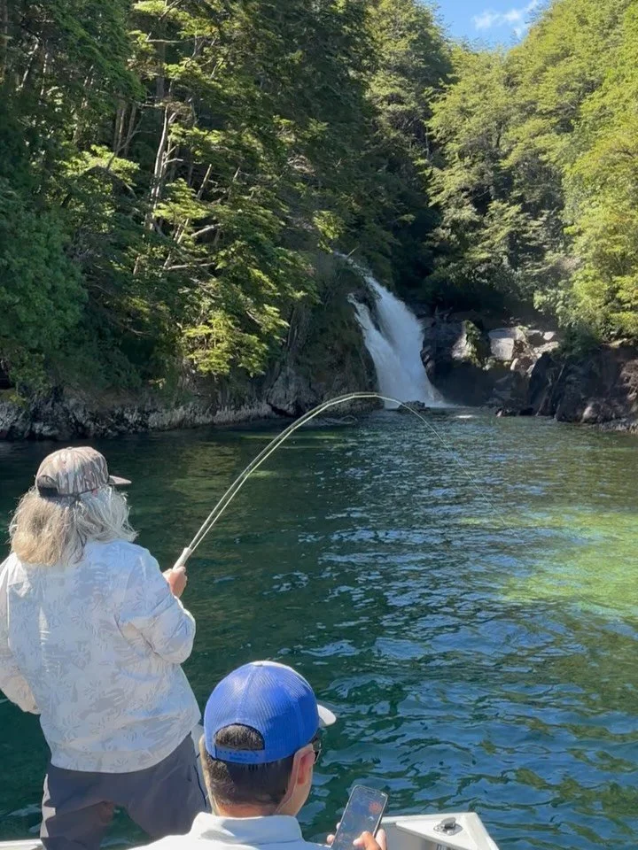 Some fun hook 🪝 ups with @m_suazo_h &amp; @yelchoflyfishing - Chile 🇨🇱 2026 in da 📚Are you interested in joining in 2027?! Let&rsquo;s start the chat 💬 @coloradowestslopeflyfishing 👍 #cwsff #flyfishing #chile #patagonia #coloradowestslopeflyfis