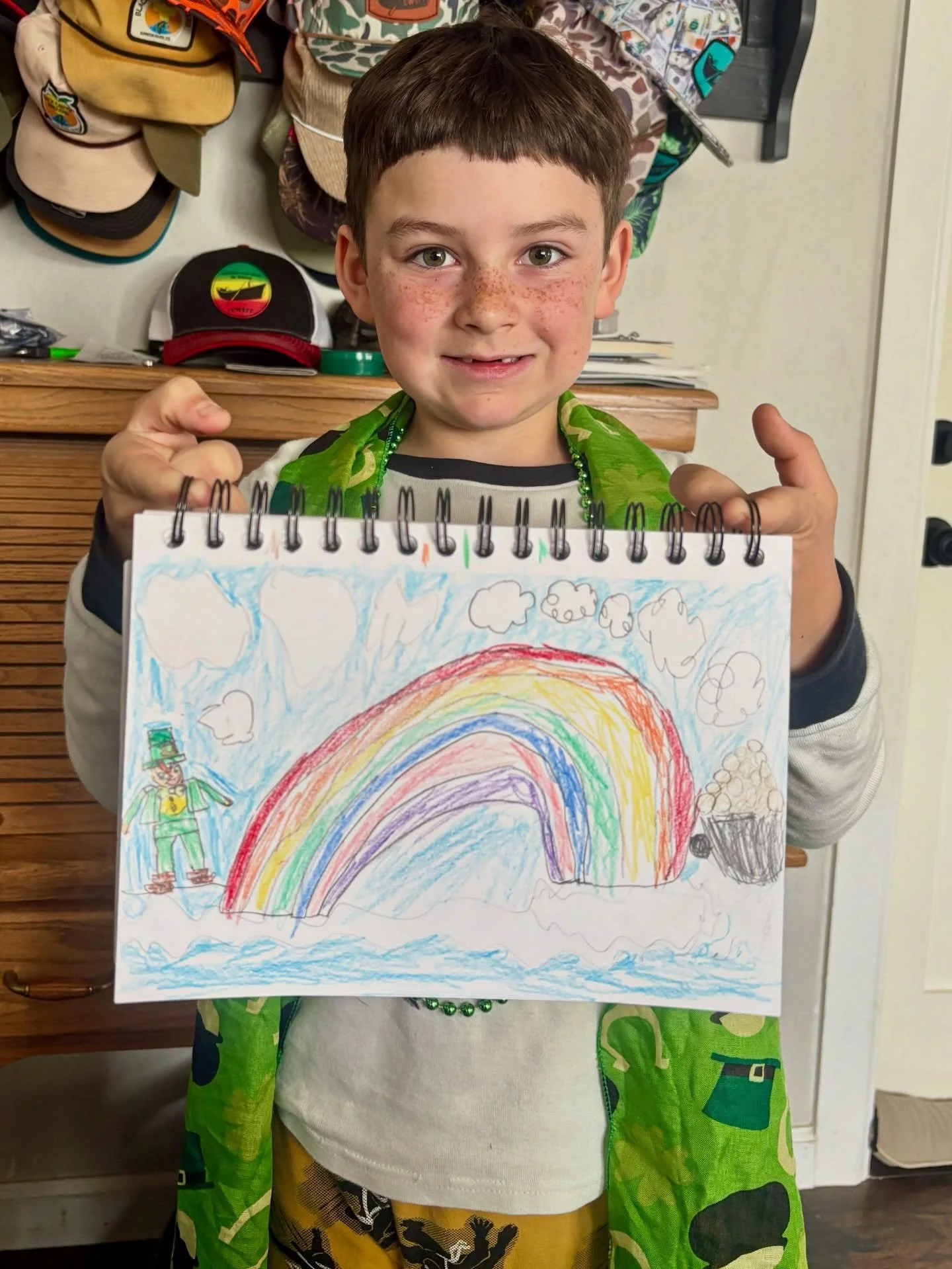 Happy St. Patrick&rsquo;s Day ☘️ from Lil&rsquo; E who ain&rsquo;t so little anymore 😀 Enjoy a couple pics from the boy as he is stoked for this day 💚 🍀 🙌 
&bull;
&bull;
&bull;
&bull;
#stpatricksday #smile #happy #love #everetthudsonmckenna ⭐️ @c