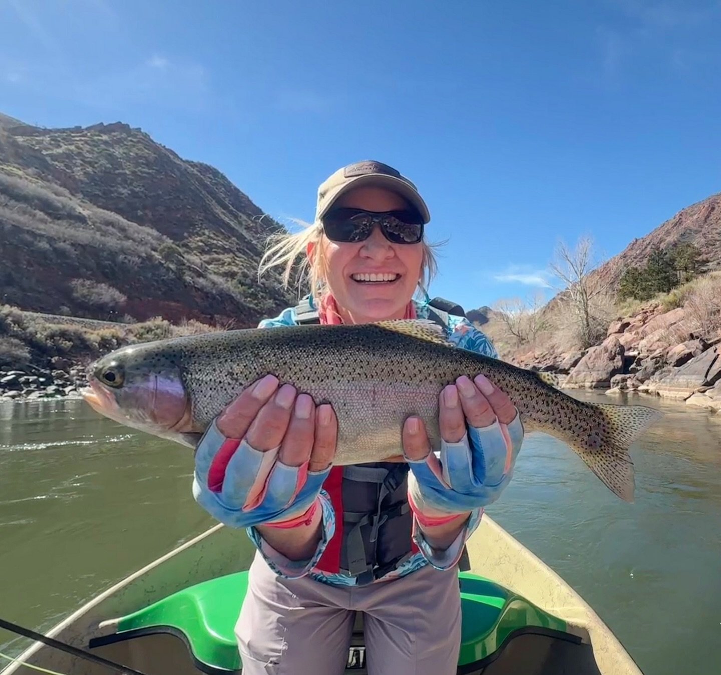 @designgirl90 with her first fish on the fly rod, second fish on the fly rod, third fish on the fly rod and so on&hellip;Great job Karrie 👏 💯 🙌 🎣 It was a beautiful day on the river indeed in great company @gutzy76 🤙 Can&rsquo;t wait to see you 