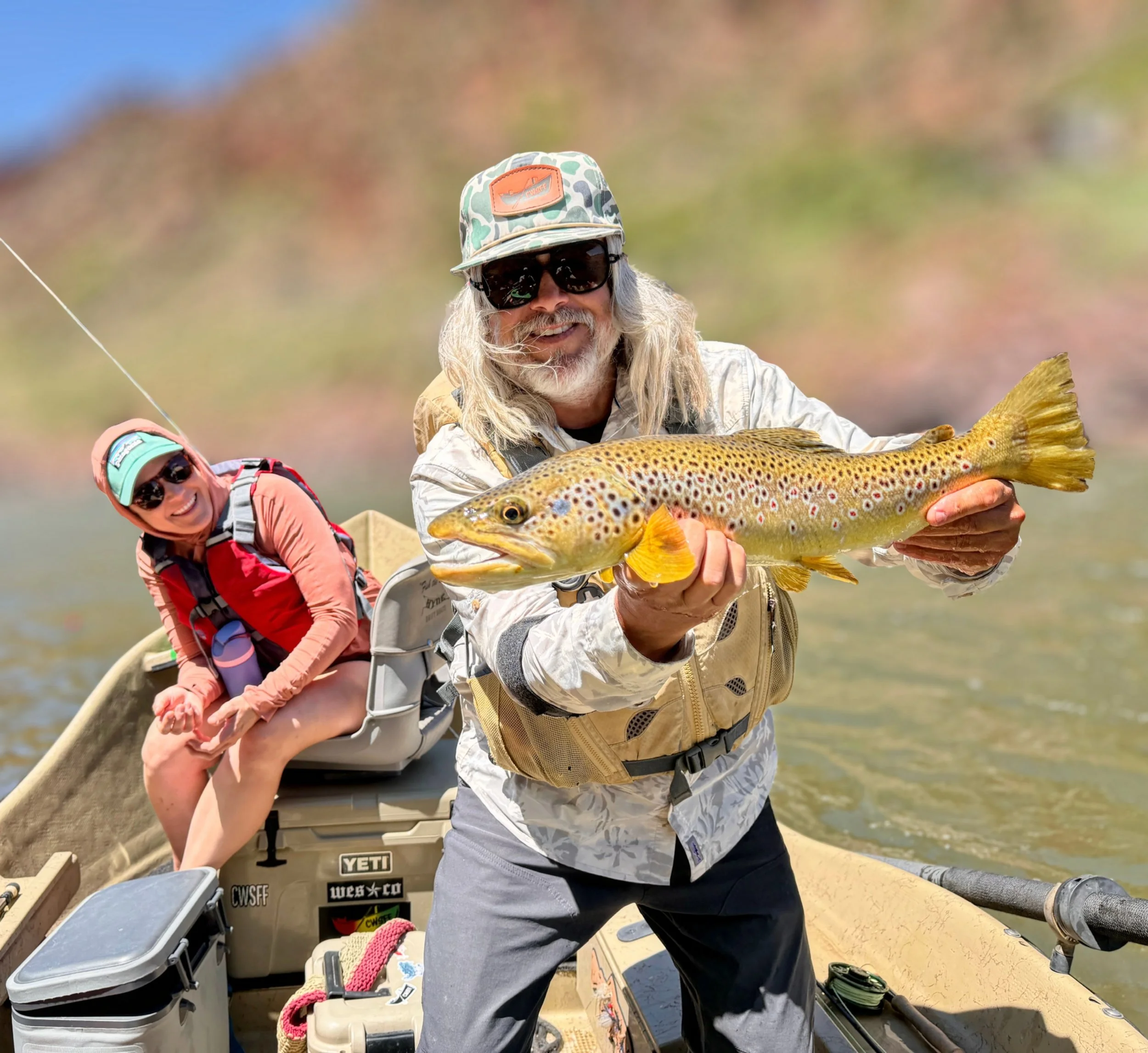 A little snack break and a few casts 🎣 later this wonderful brown found it&rsquo;s way into the boat 🛶 Thanks Joey &amp; Justine for letting me take a few casts &amp; the snap 📸 🙏😃👌 @jeffmckenna29flyfishing @western.colorado @coloradowestslopef