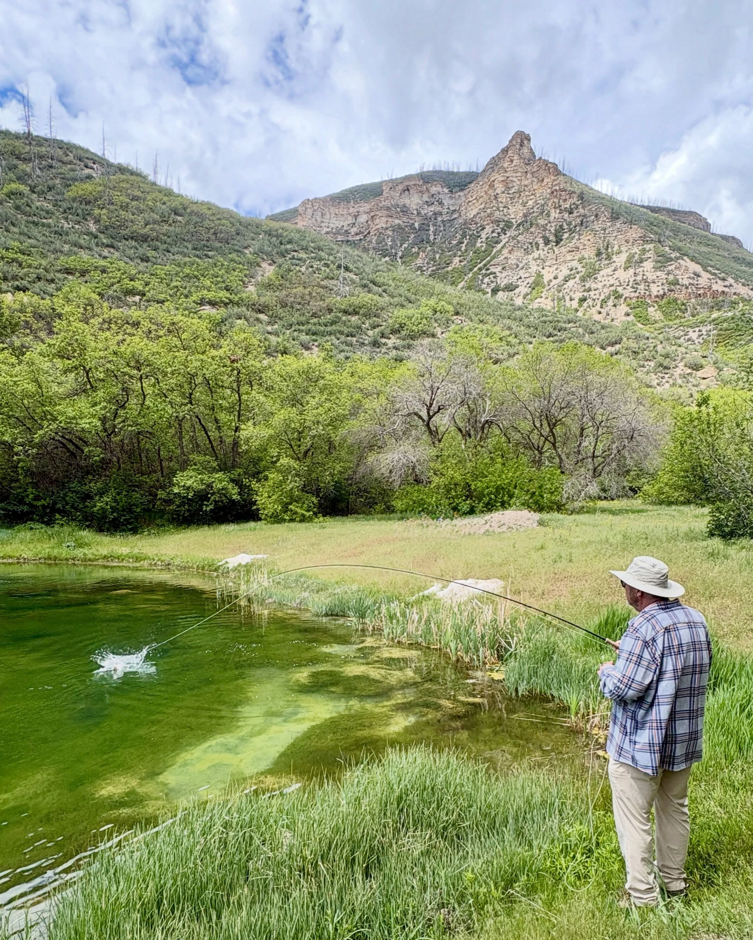 Of course we had to let Tom have some fun too and oh man, he had some fun indeed 🤩🐟 Great days on the water continuing into this early Season 💦 We hope to see you on the water soon with @coloradowestslopeflyfishing 🙏 @brandedrockcanyon 🪨⛰️🐟 #cw
