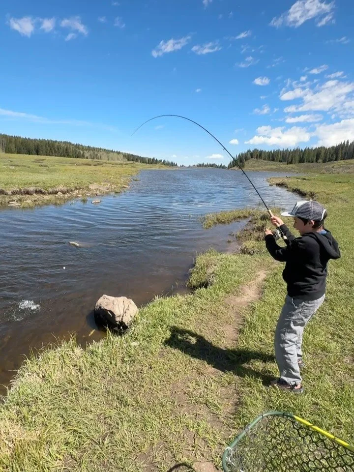A fun day on the water with the Boyz&rsquo; 💦 CAM on the stick @scottflyrods and EV on the net @rising3474 🎣 🐟 @western.colorado @coloradowestslopeflyfishing @reebs16 - If you&rsquo;ve been pondering 🤔 the fishing, don&rsquo;t delay, enjoy 😉 thi
