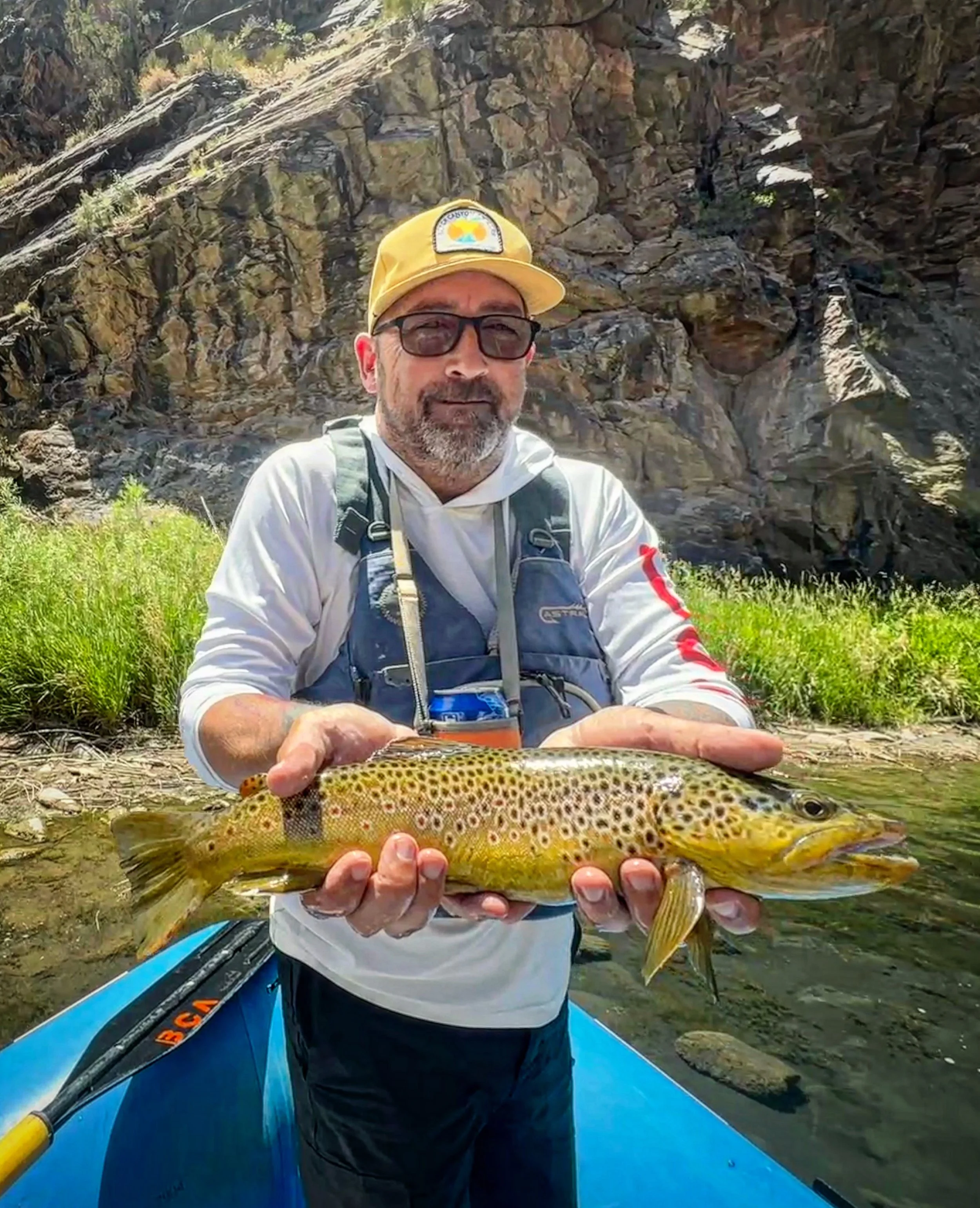 What a place to get your first fish 🐟 on the fly rod and learn to fly fish all at the same time 👌 Way to go Paul 🙌 💯 🎣 #cwsff 💦 👍 ⛺️ @jeffmckenna29flyfishing ~ 📸 🎥 @blackcanyonanglers ~ 🍑 
&bull;
&bull;
&bull;
&bull;
@coloradowestslopeflyfi