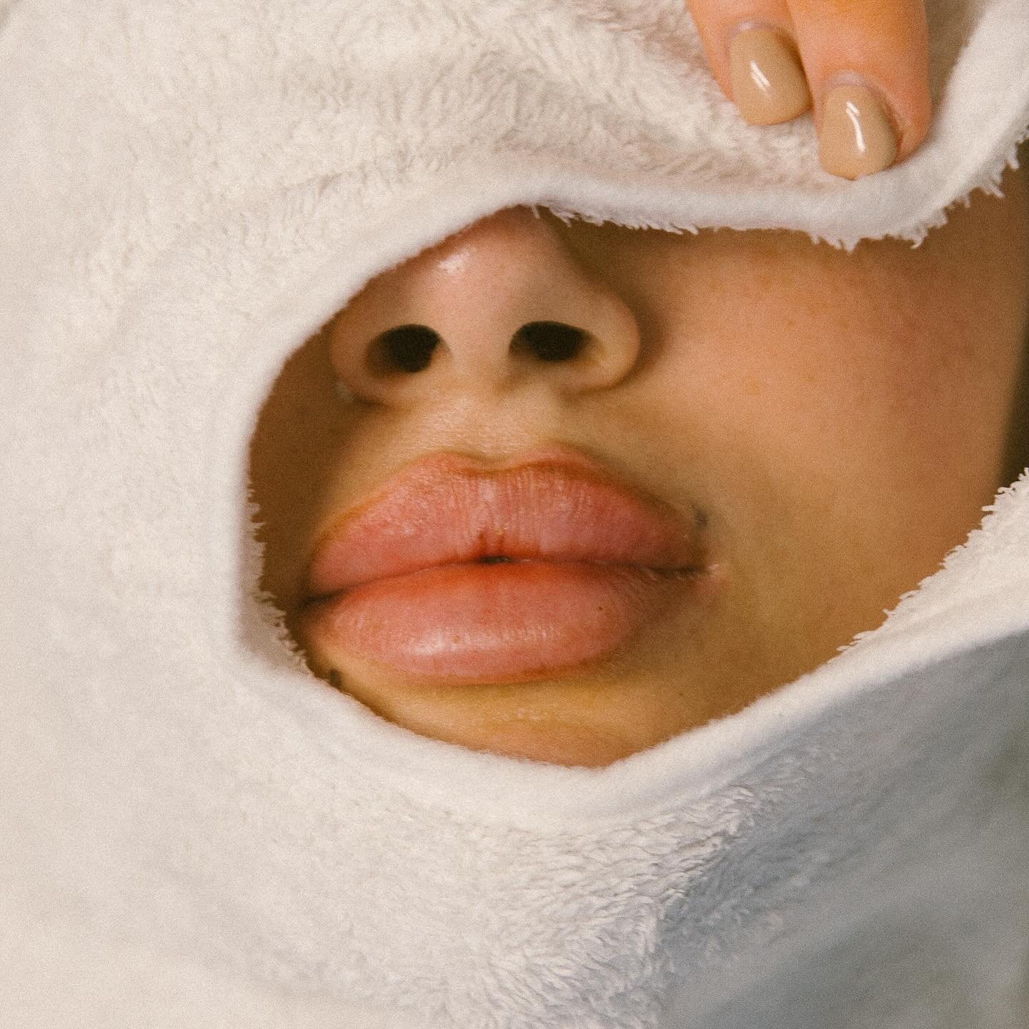 @byrosie.x branding shoot, Rosie is a specialist in lymphatic drainage, consistently fully booked with her loyal clients. 

Rosie chose our branding shoot service to elevate her image and take her business to the next level, this has since resulted i
