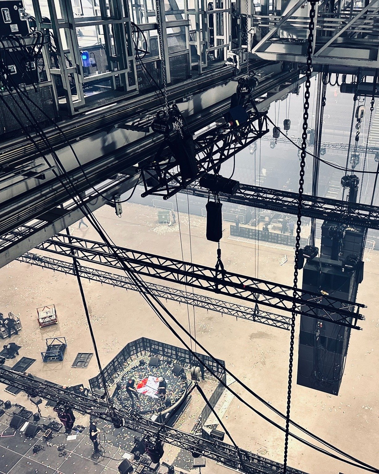 Week 13

In Oslo there are busy times at the office working in Vectorworks, and planning for tours and installations. Philip joined the fit up of lights in all sorts of creative ways in a house used for a new season of a TVshow. He also moved into Os
