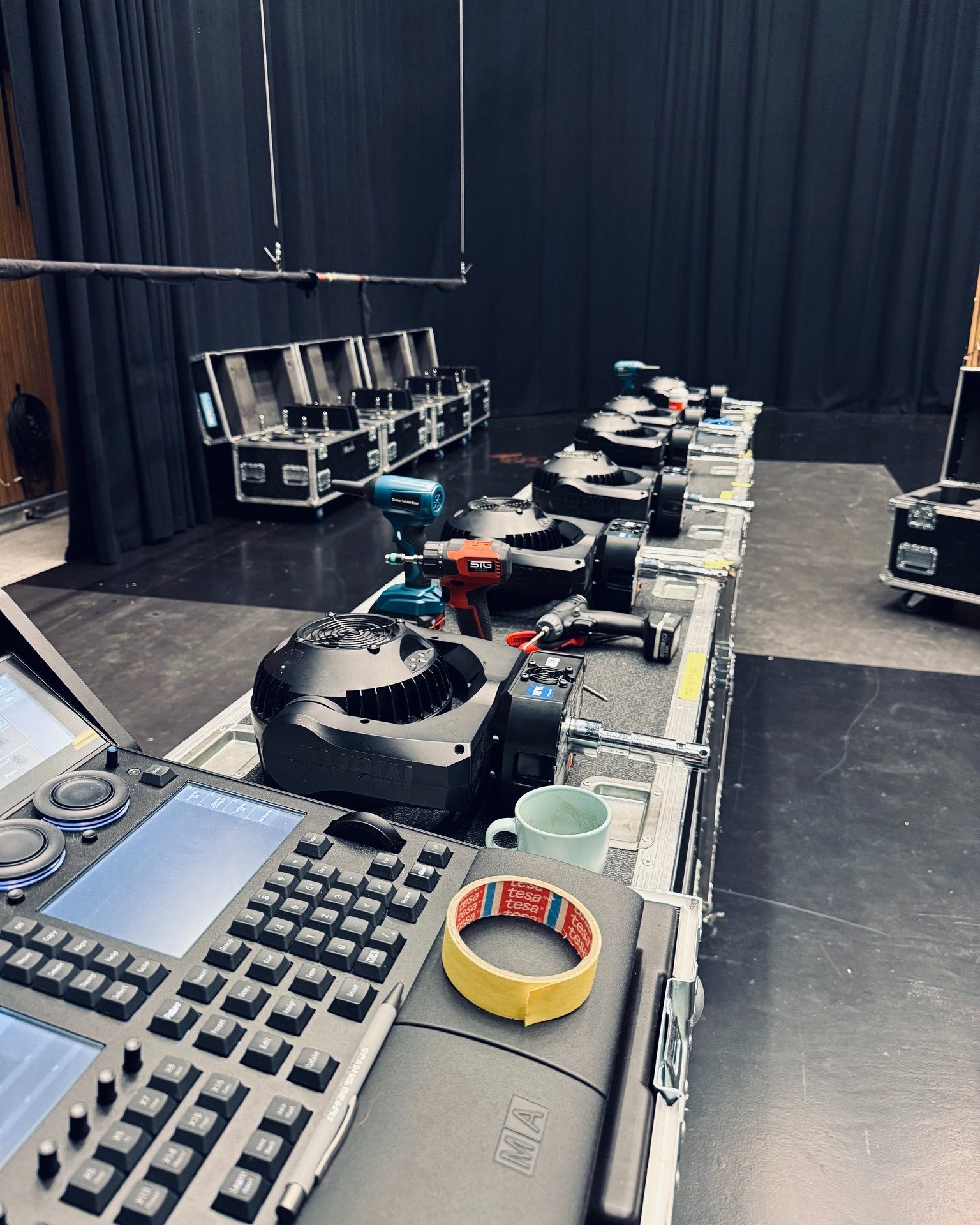 Week 37

Sigurd and Philip ended the Kaizer-summer with a bang - a grand finale at Lyse Arena in Stavanger 🌟 A massive thanks to all the brilliant crew we got to collaborate with throughout this production, and to the band for bringing us along on t