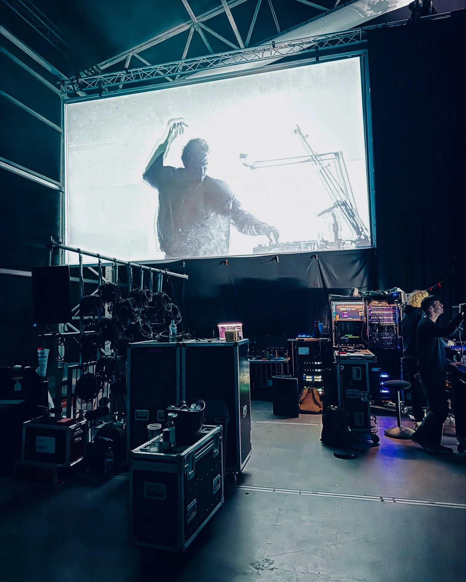 Week 40

The week of Cezinando&rsquo;s final gig of the year. Maja had the honour of travelling the country as PM and TM for this, if we may say so ourselves, kickass production. A million thanks to a spectacular crew and band, and to Kristoffer and 