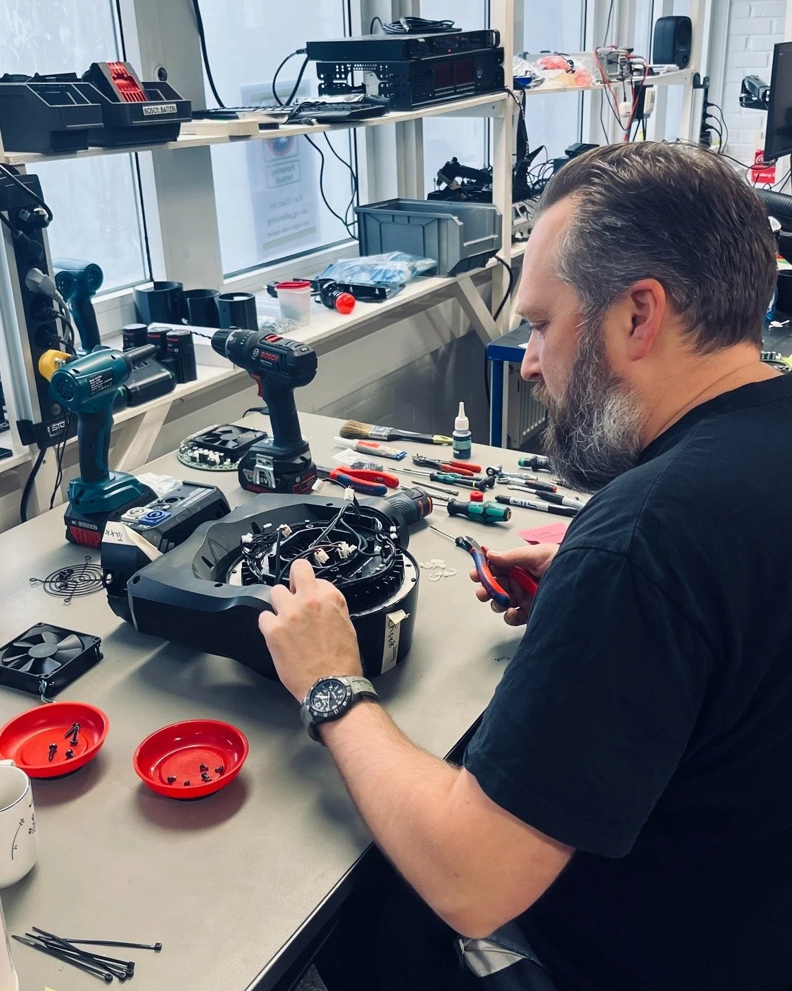 Week 44

A week of spending time together in the workshop, and at the office. 
Per Erik prepped for Ina Wroldsen&rsquo;s preprod for the upcoming Christmas tour. Together with someone who run from the circus apparently 🤹🏼
In Bergen the opera produc