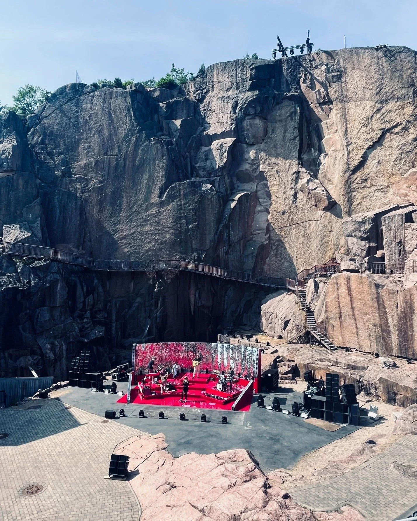 Emma Steinbakken // Summer festivals 2025

Ingrid got to travel the country colouring the summer festivals in pink together with Emma Steinbakken. What a wonderful bunch of people, and what an honor to be a part of this kickass production 💖 

PM, mo