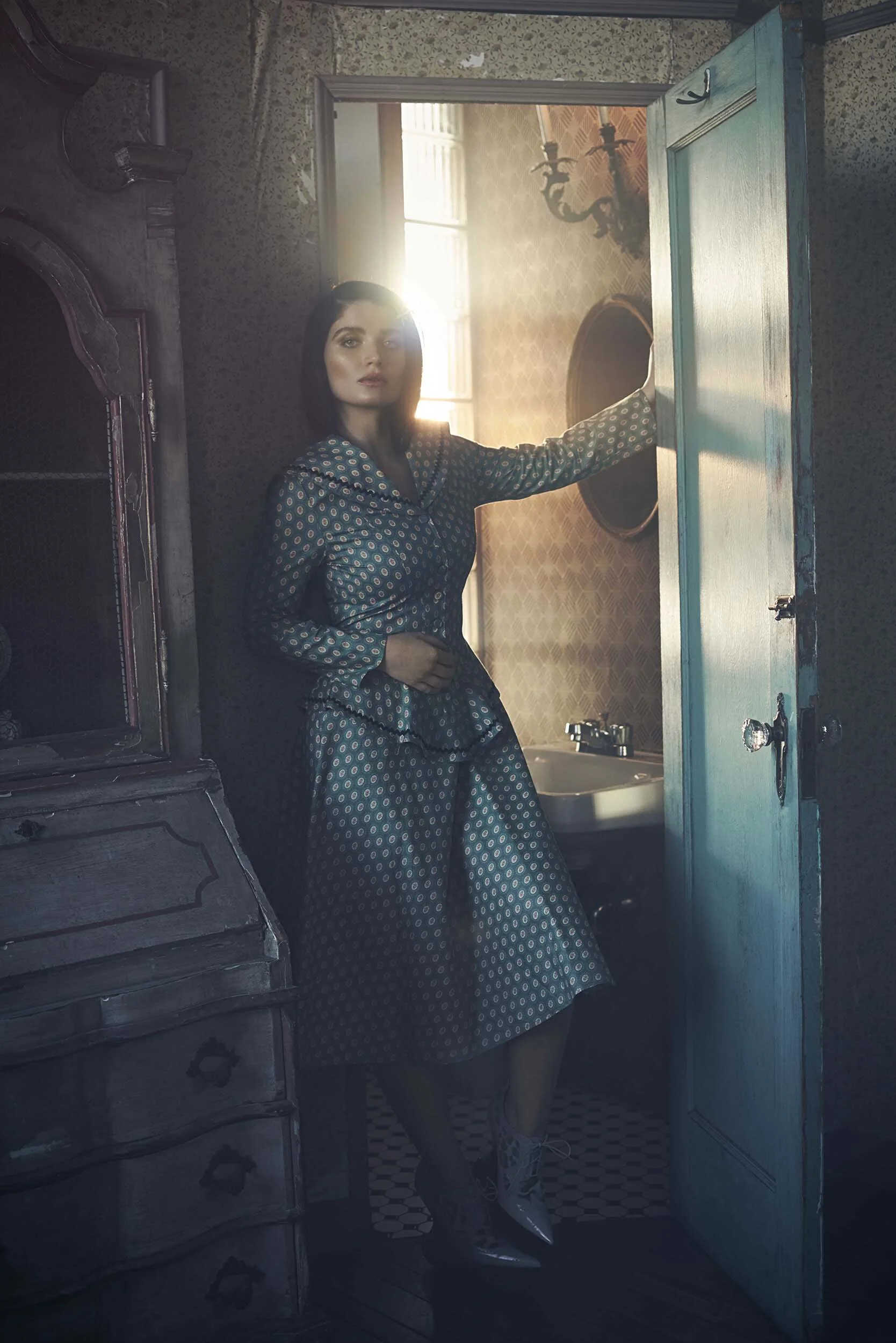 eve-hewson-magazine-fashion-celebrity-portrait-07.JPG