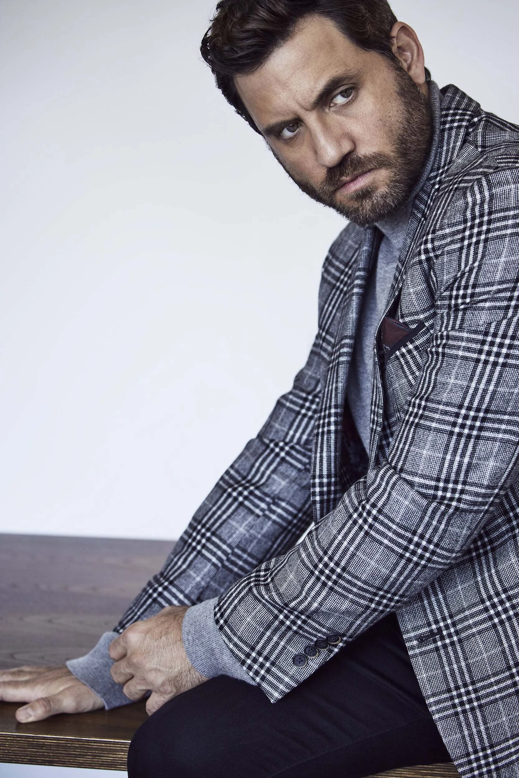 edgar-ramirez-magazine-fashion-celebrity-portrait-04.JPG