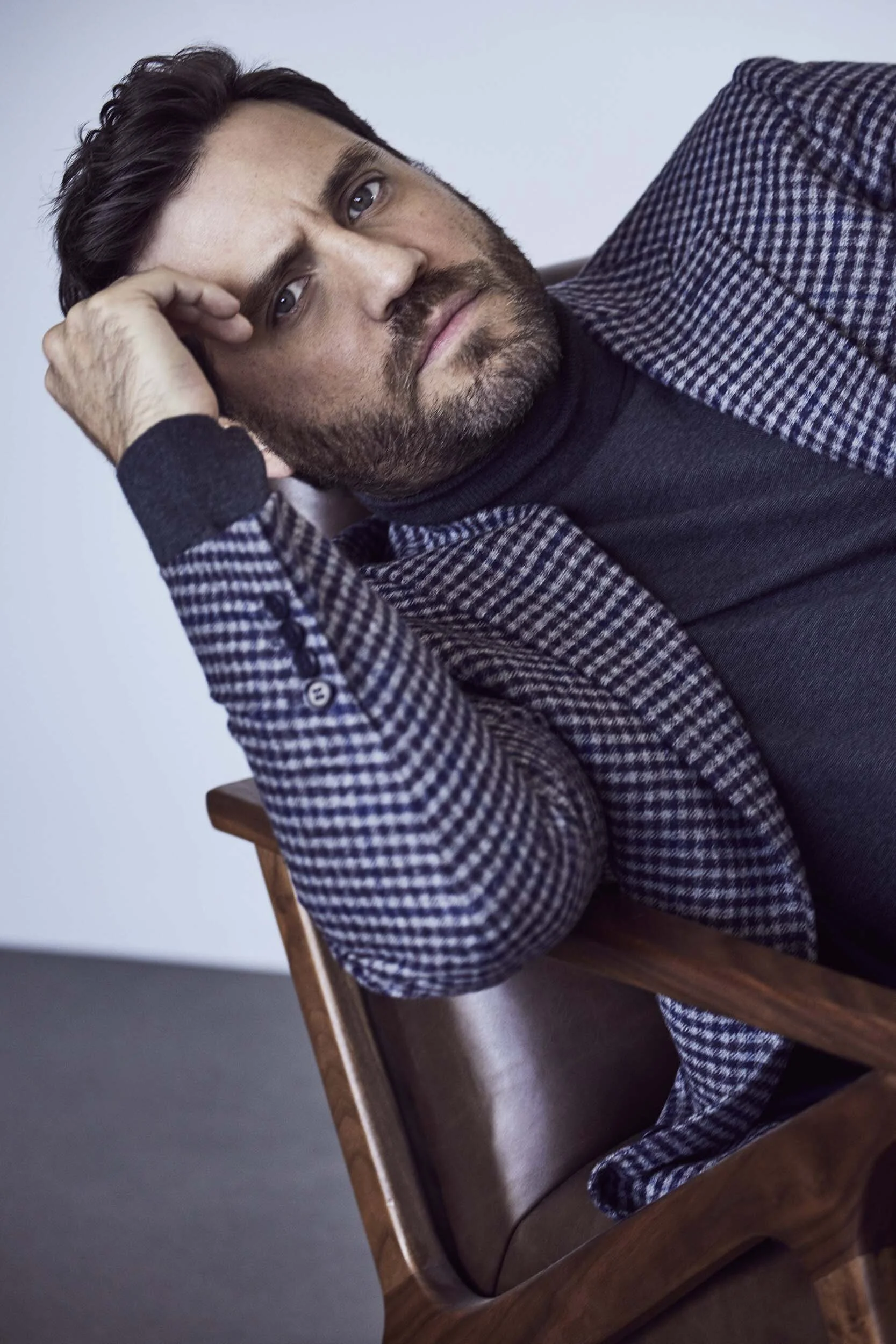 edgar-ramirez-magazine-fashion-celebrity-portrait-08.JPG