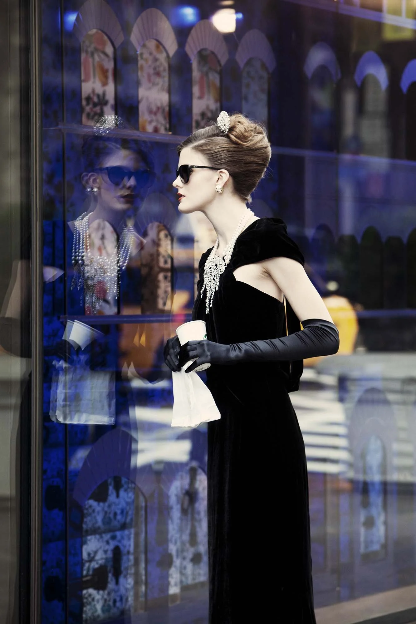 audrey-hepburm-inspired-fashion-breakfast-at-tiffanys-magazine-editorial-119.JPG