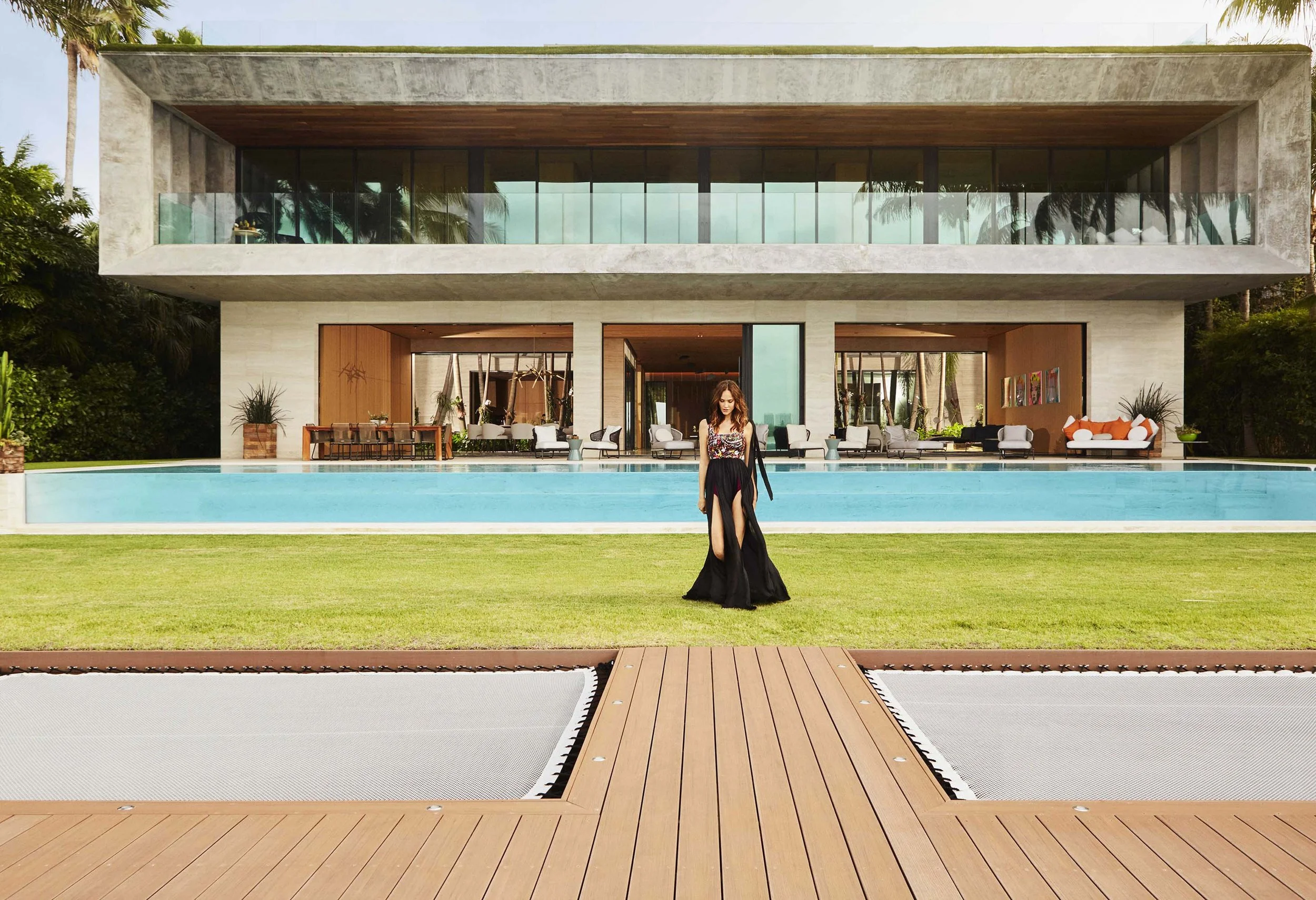 ines-rivero-fashion-model-architecture-miami-luxury-magazine-29.JPG