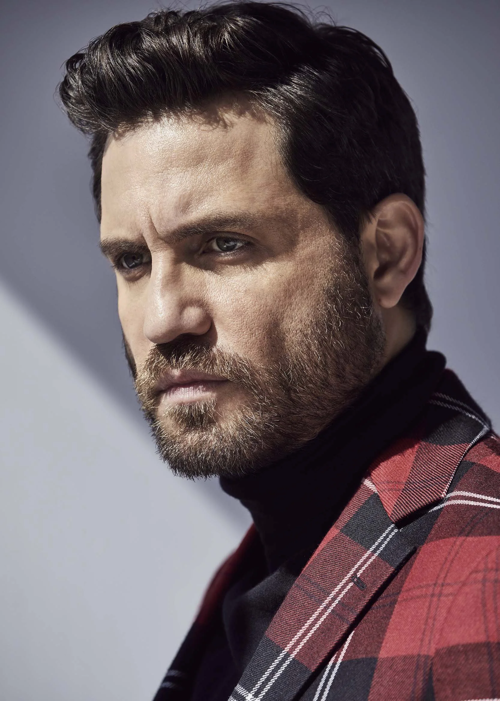 edgar-ramirez-magazine-fashion-celebrity-portrait-00.jpg