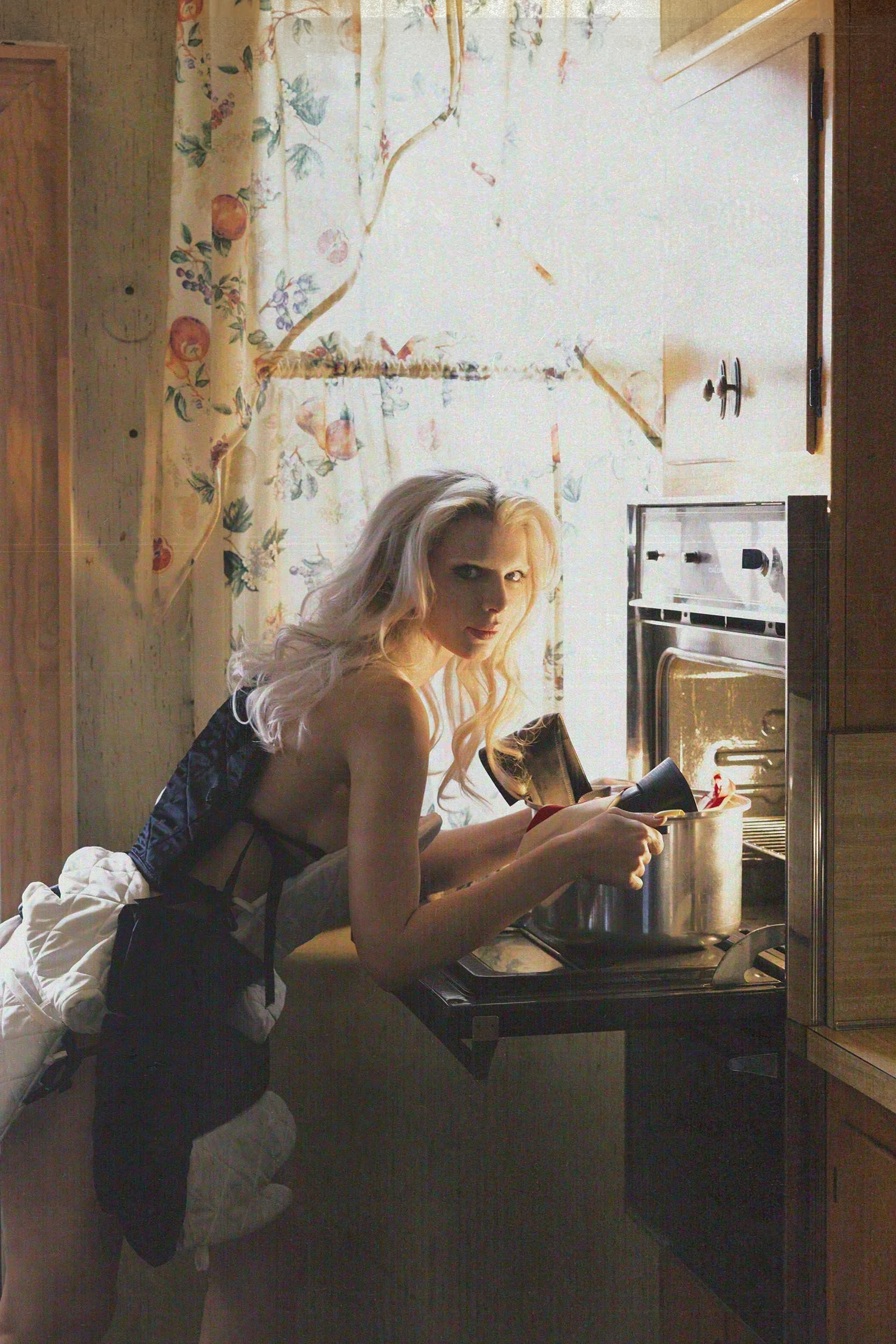Julia-Fox-magazine-cover-son-Valentino-fashion-photo-shoot18.JPG