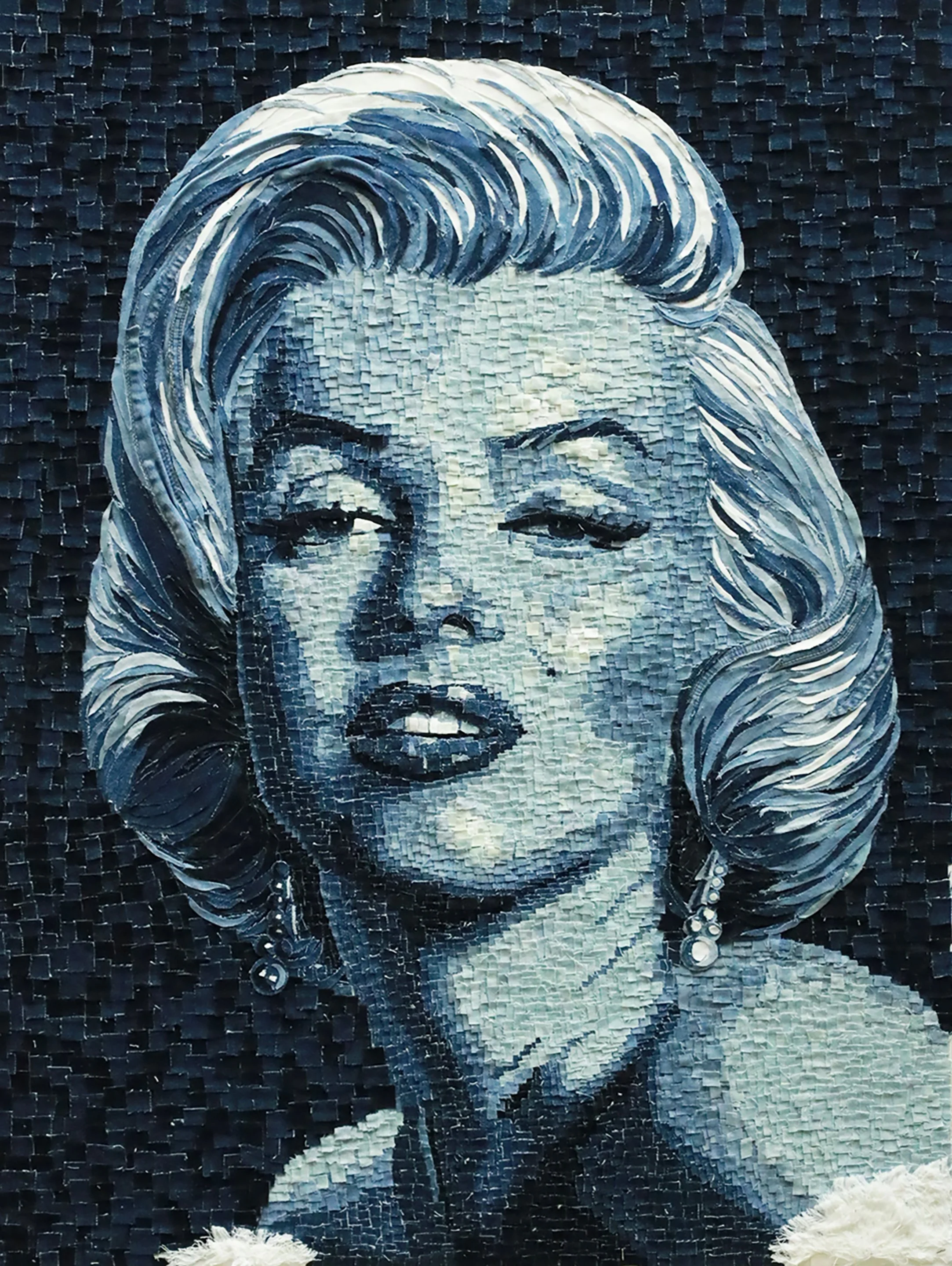 Marilyn 40"hx30"s Denim