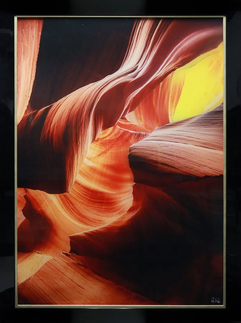 Inspiration
66.5"H x 46.5"W (168.91cm x 118.11cm)
3D Lenticular