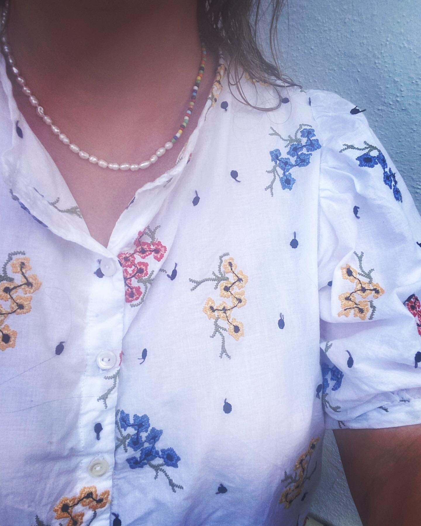 #secretrainbow Rainbow Pearls, Perfect with summer blouses ❤️🧡💛💚💙💜
First outing too for my #memade #antheablouse made with beautiful embroidered cotton fabric from @newcrafthouse 💫
&bull;
&bull;
#rainbowpearls #rainbowpride #brightonpride2022 #