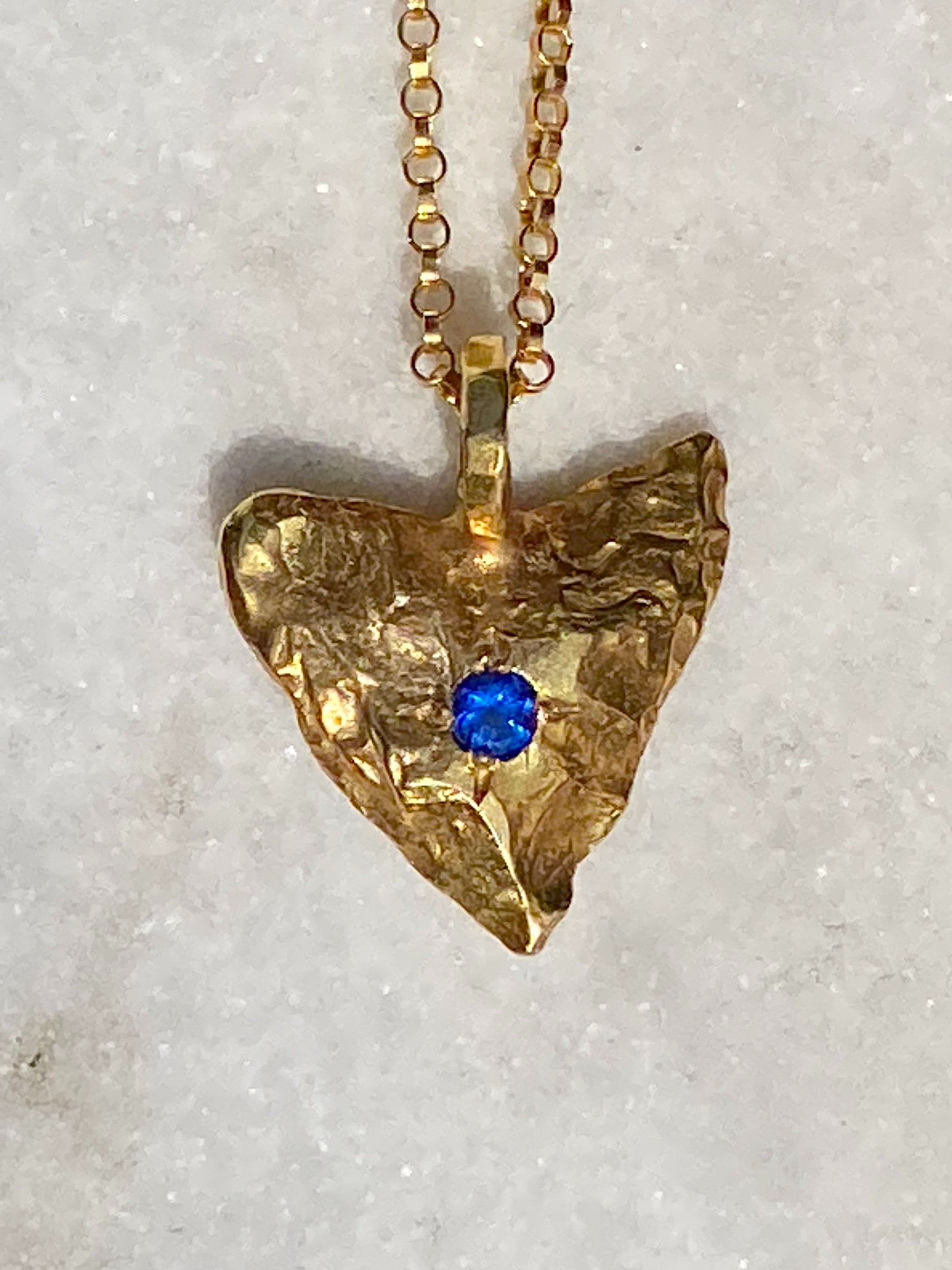 Rose+Honey+gold+sapphire+sorbet+axehead+close+up.jpg