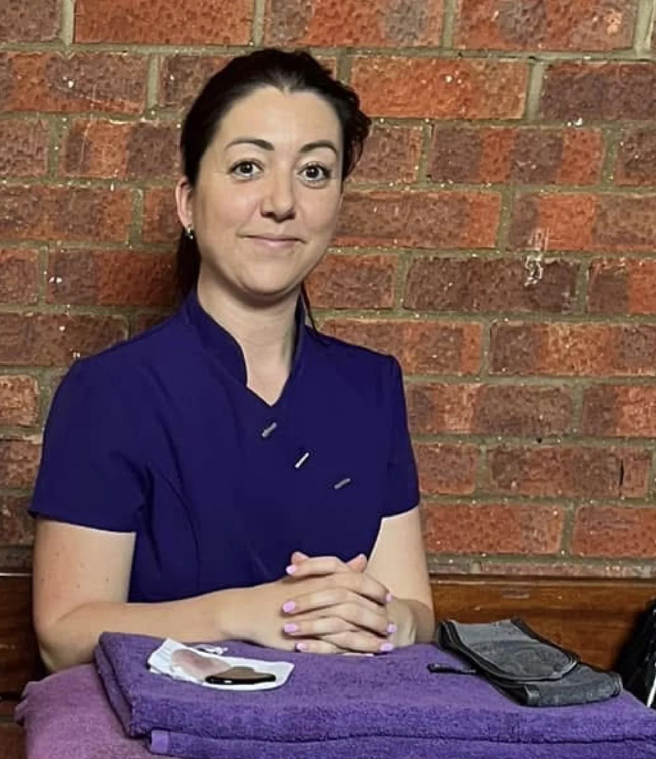 Hollistic massuese massage reflexology reiki lymphatic drainage