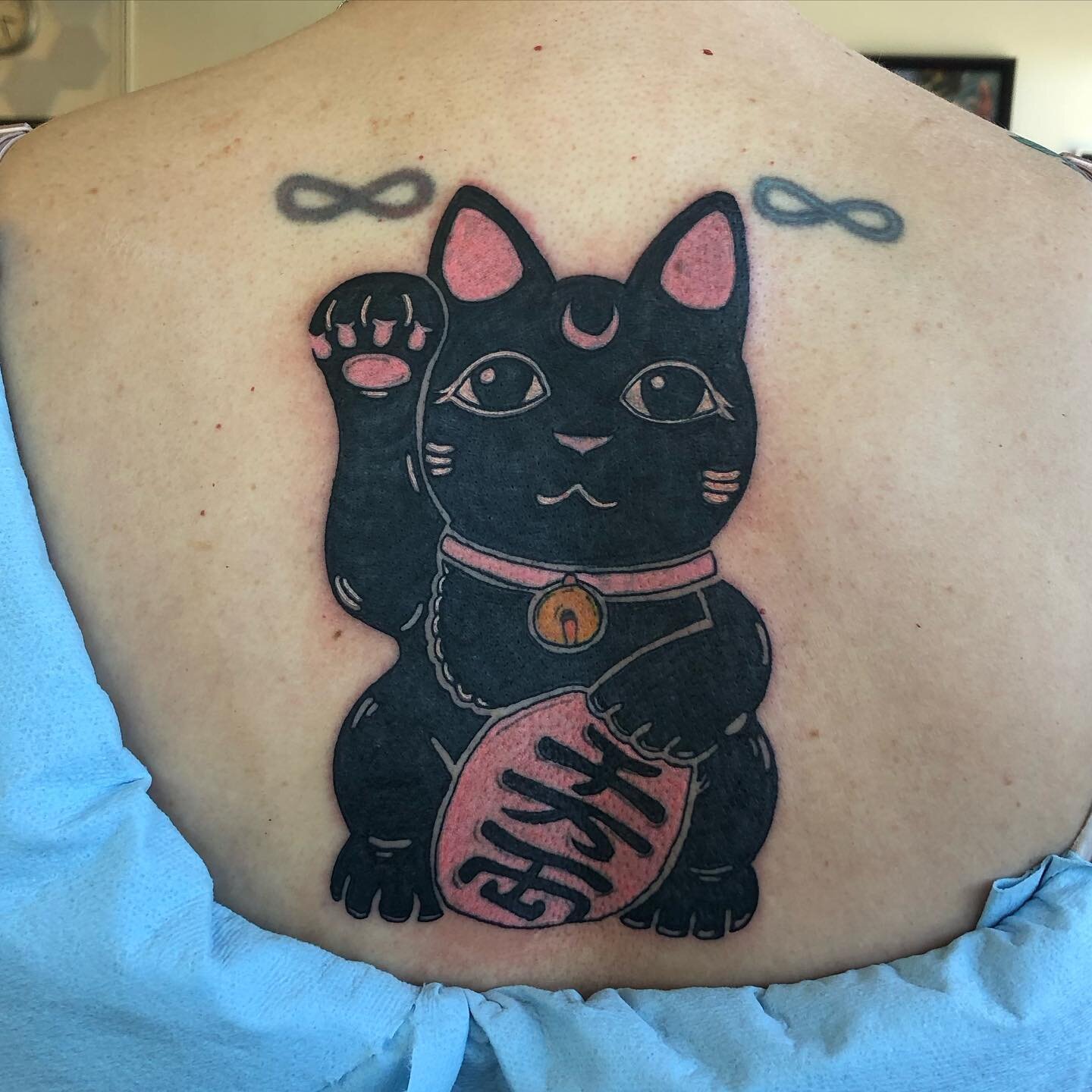 Coverup maneki-neko beckoning cat tattoo.
Infinity symbols are not mine: