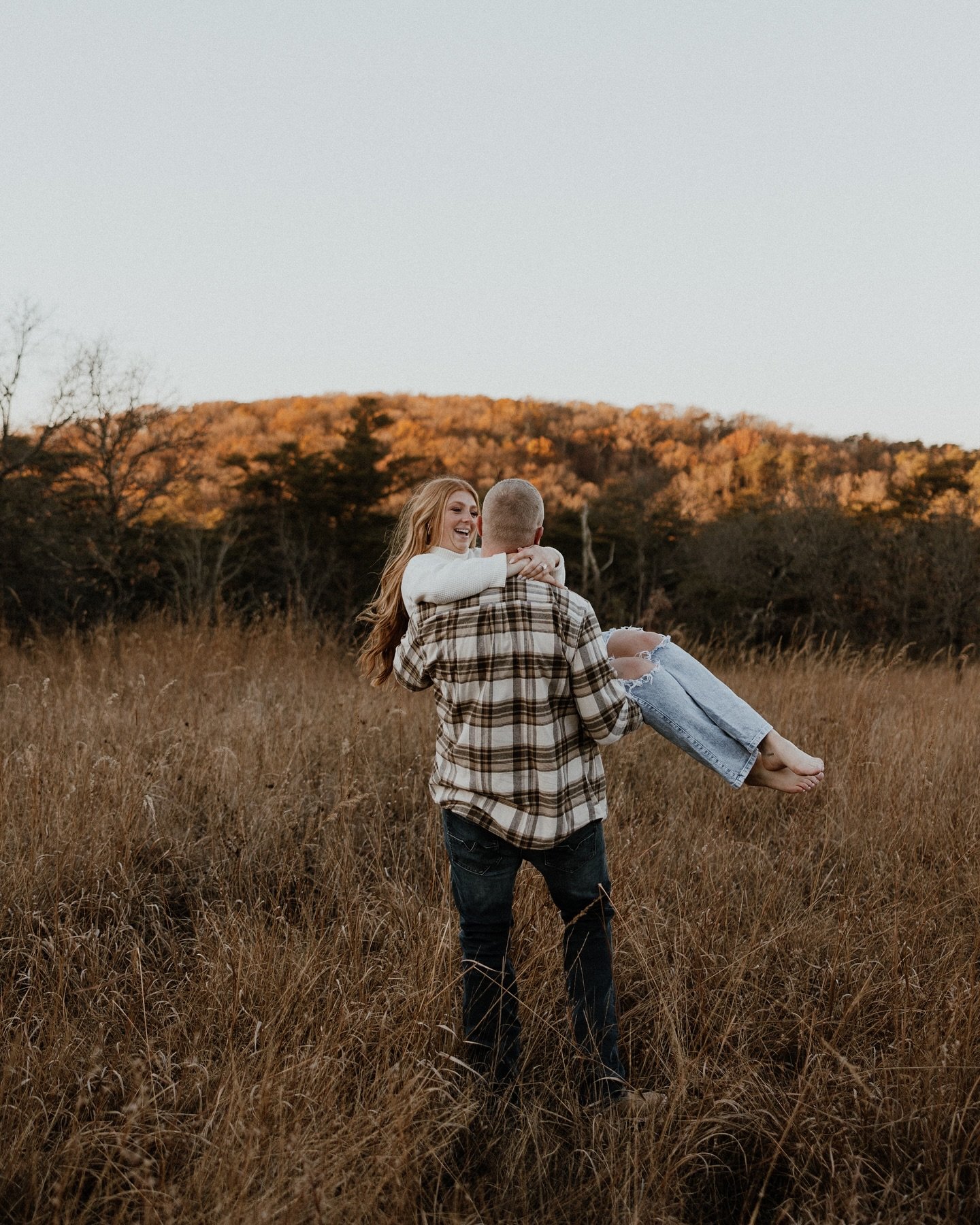 I&rsquo;m getting a lot of engagement inquiries, just wanted to make sure I noted that my wedding collections include a complimentary engagement sessions 🤍🤍