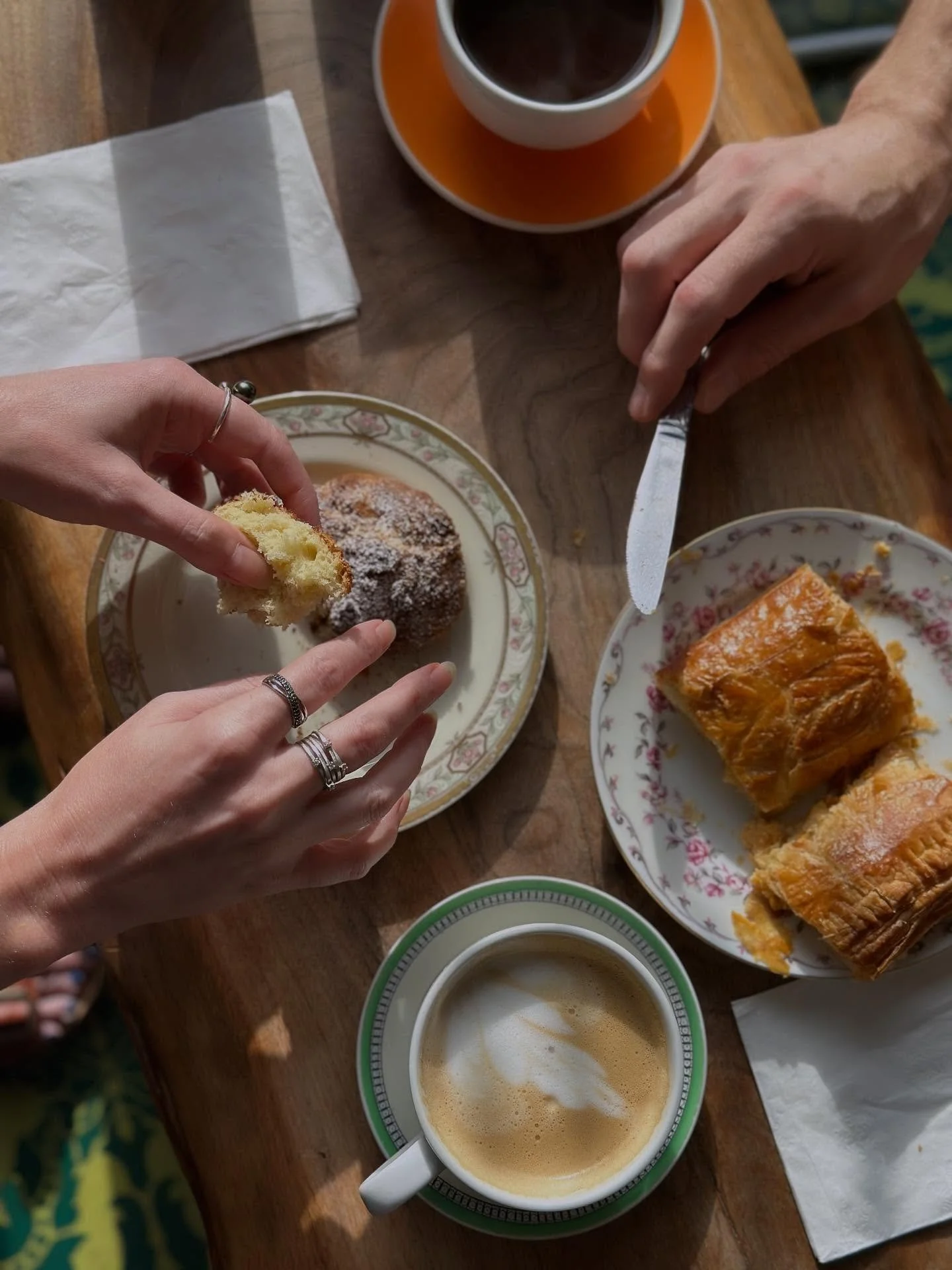 Bonjour Samedi! ☀️ 
#hellosaturday☀️ 

What a beautiful day out there!! A great day to get out and about, and support your favorite small businesses this fine Saturday. ☺️ We have a a smorgasbord of delicious options! ☕️ 🍪 🍭 🥐 GFV options too!

Re