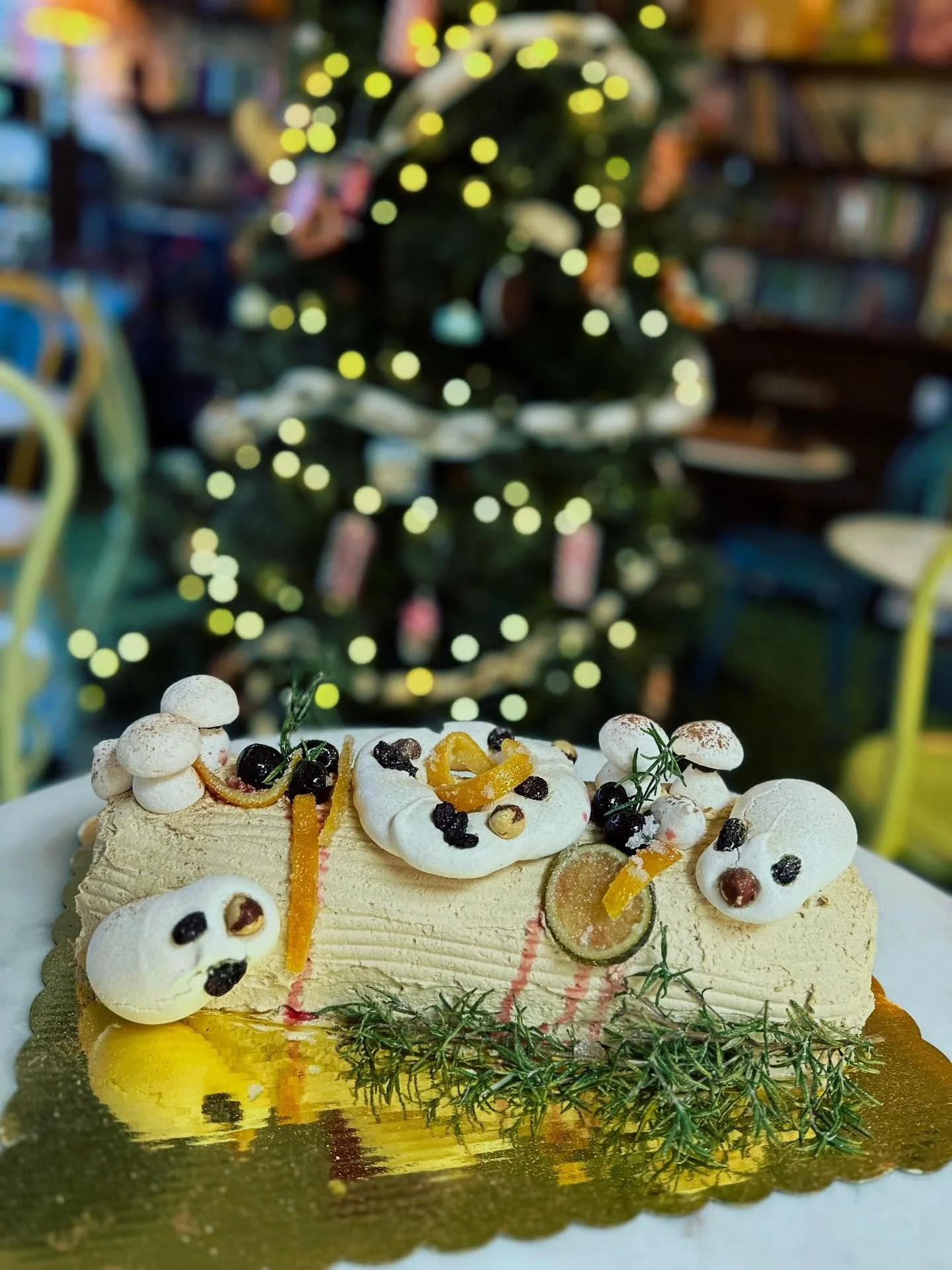 Merry Christmas Eve! 🎄

I am having so much fun putting special orders together and loading the case this morning!! Here until noon&hellip;&hellip;&hellip;well more like 2pm! ☺️ So much to be grateful for today. 🙏🏼

Come and by and grab Christmas 