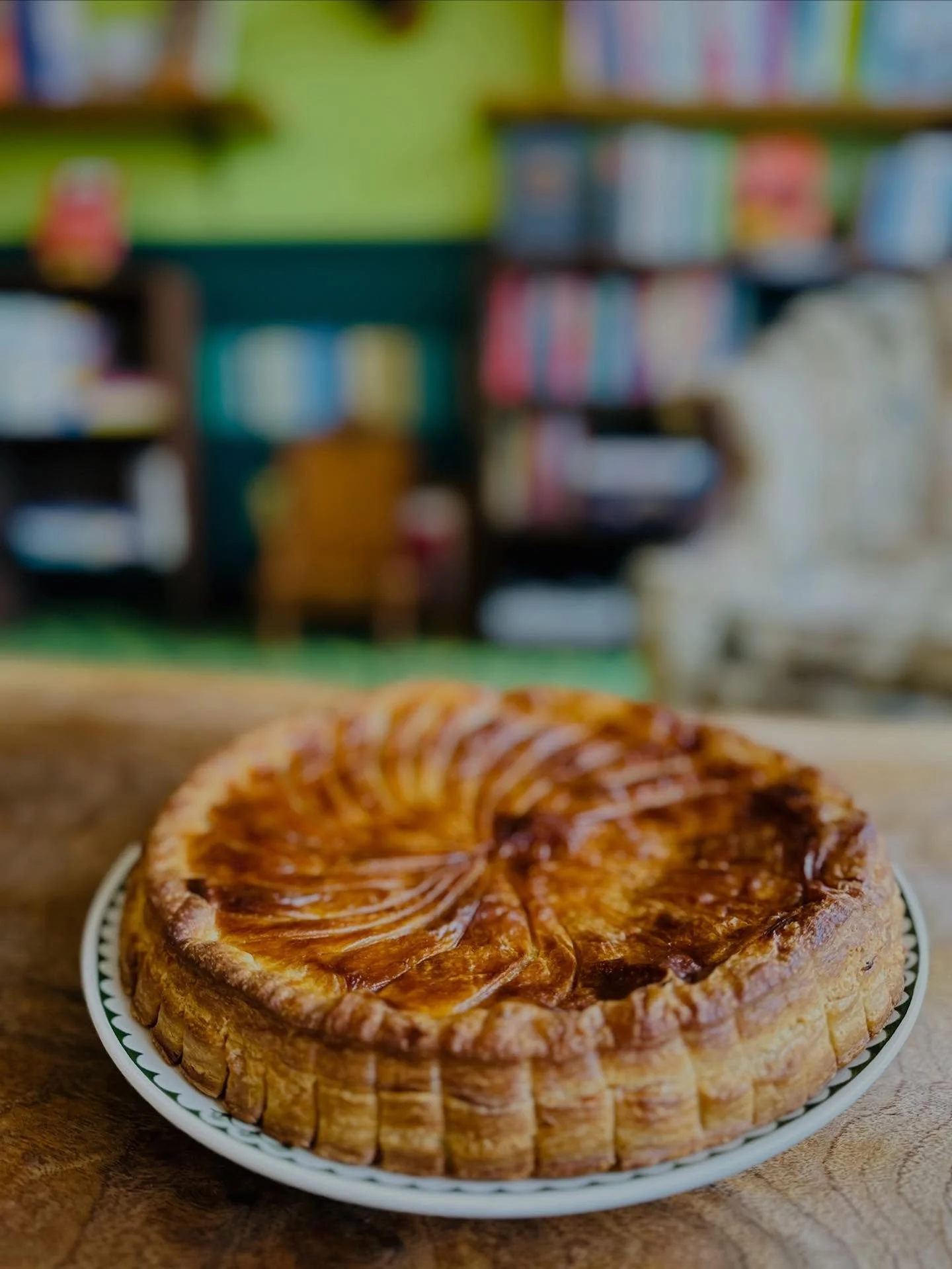 Bonjour Lundi! ☕️ 
Hello Monday! 👋🏻 

It has been a wonderfully relaxing Christmas break and I thank you all very much for a great holiday season at the shops!! 🙏🏼 As we approach our return tomorrow morning at 8am, I find myself very busy these p