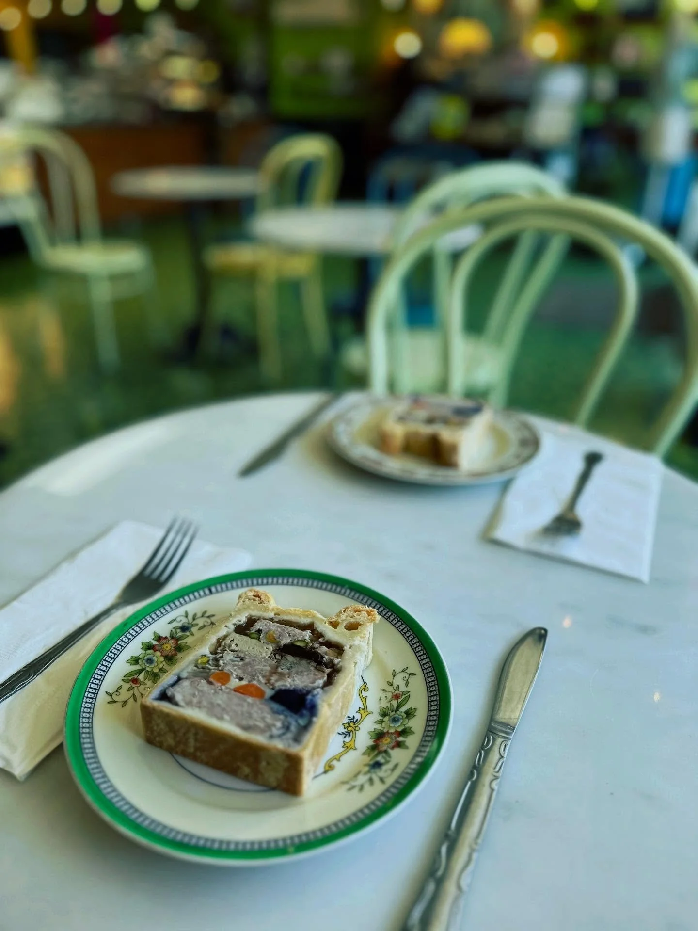 Bonjour Samedi! ☕️ 
Hello Saturday! ☀️ 

Another spectacular day out there, so lovely!! 
We have all your favorites, and some new additions in as well.🤗 

See you soon! 

#saturdayattheshop #sweetandsavory #frenchpastry #beantobarchocolate #p&acirc;