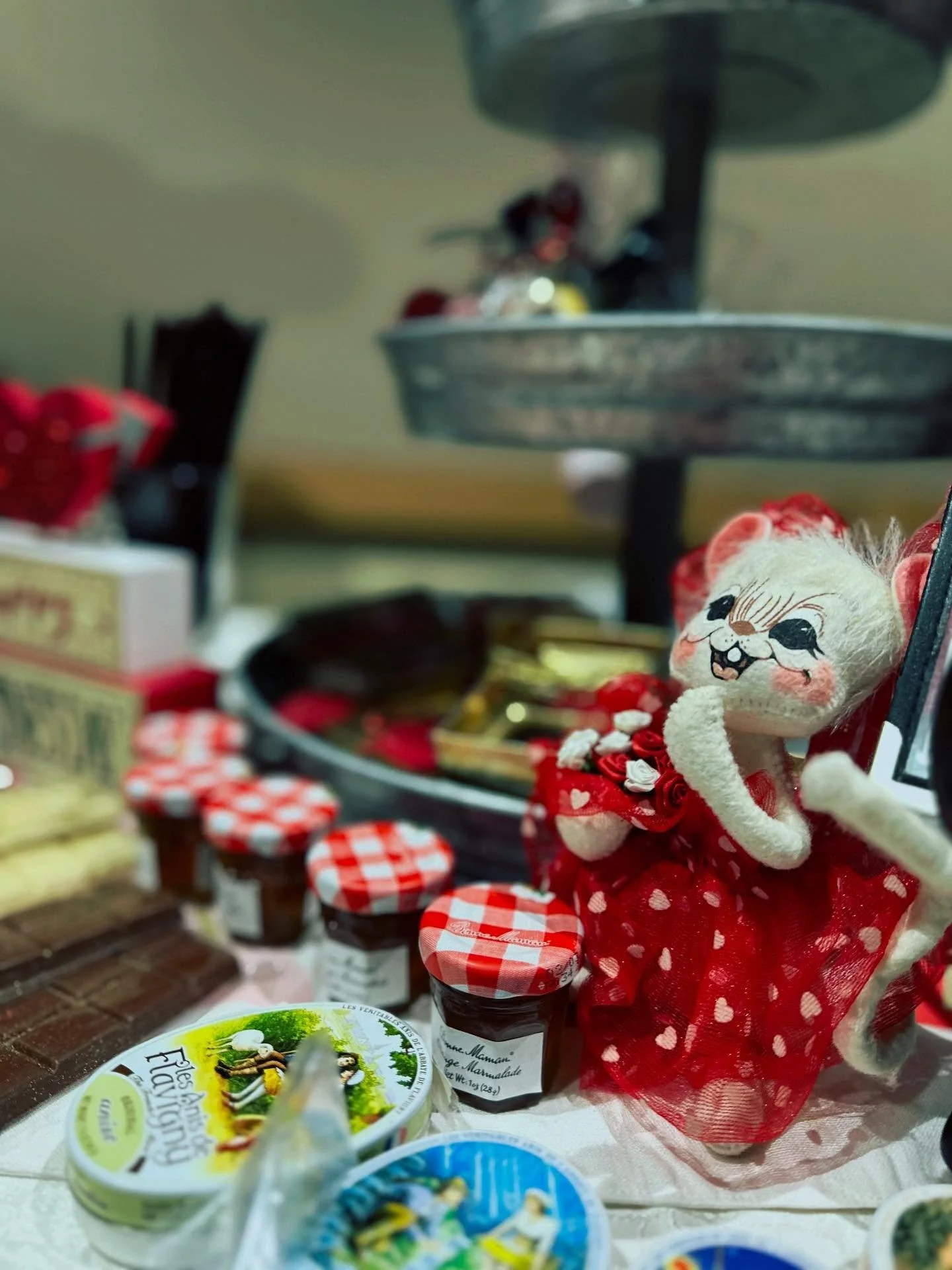 We had an amazing night out hosting a vendor table @jojo_and_coco &lsquo;s incredible fundraising event in support of the Emergency Support Center. What a great turnout , and Joanna and her team worked so hard on such an immensely impactful event. 💞