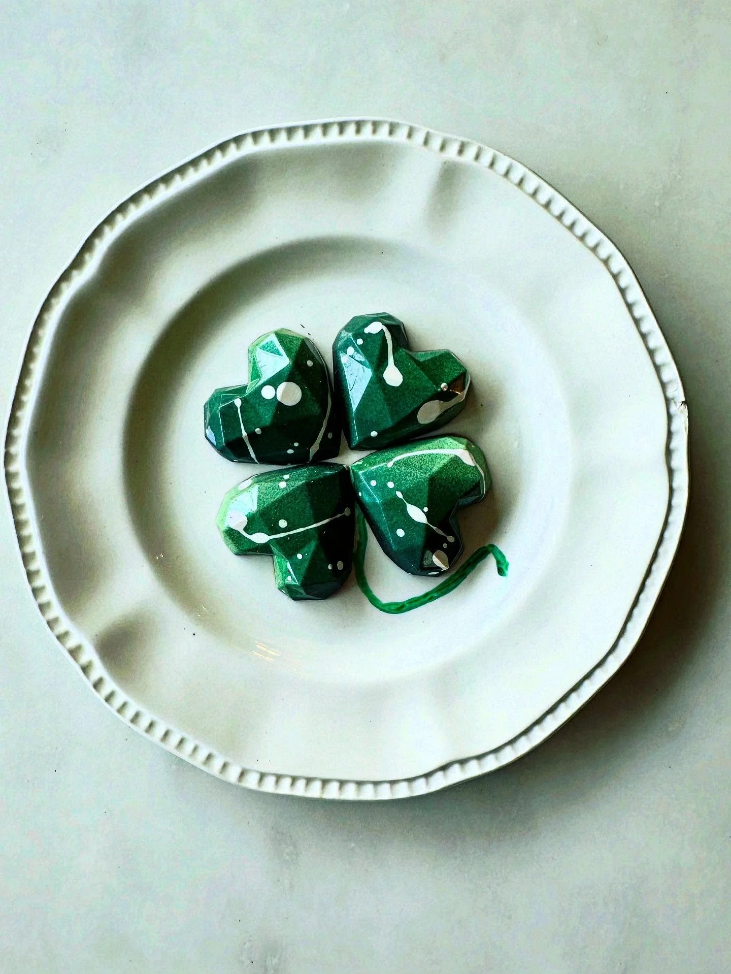 Bon mardi matin et joyeux mois de Mars! ☘️ 
Good morning Tuesday and happy March! ☕️ 

We hope this finds you well so far this week!! 
After a couple days of rest, we are back at it and ready to start filling the cases with our March specials; you ca