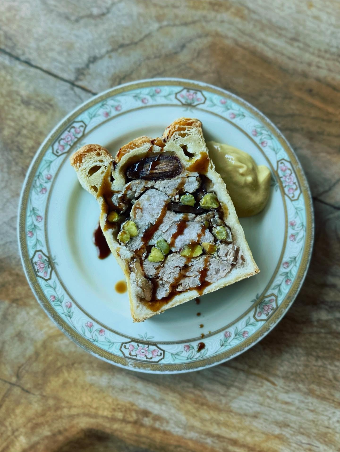 Bonjour Vendredi!! 👋🏻 
Hello Friday! ☕️ 

TGIF 10% off all sales every Friday! 🥳 

Today we have our decadent GF-V chocolate baked doughnuts 🍩, as well as other GF options. The P&acirc;t&eacute; en Cro&ucirc;te is back in the case! A delicious pa