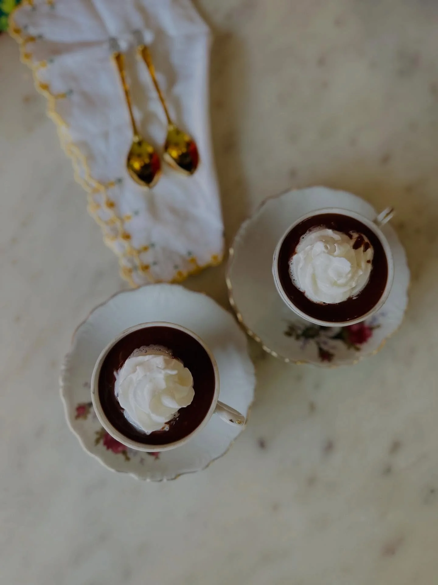 Bonjour Mecredi!
Hello Wednesday! 👋🏻 

Yesterday and today have flown by, oh my! 😅 Happy St. Patrick&rsquo;s Day&hellip;..a day late! 🎩

Today was so fun with a cafe full of happy customers mingling and enjoying themselves throughout the day. It 