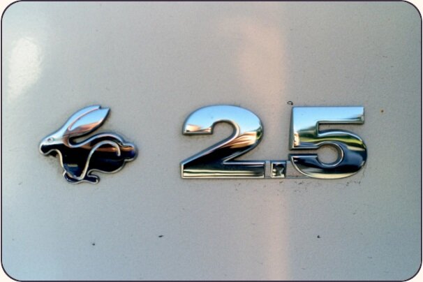 000385 Volkswagen 2.5 Badge.jpg