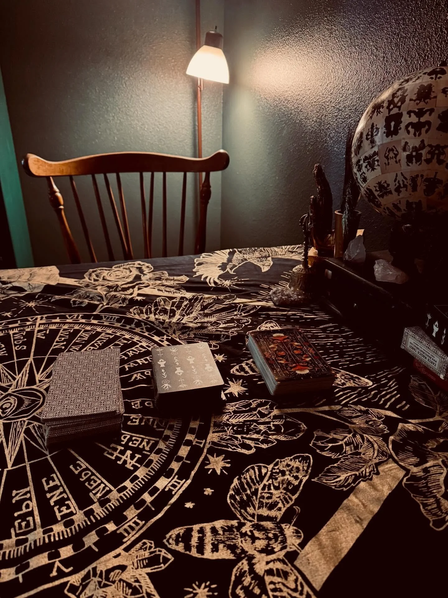 Spending this Saturn&rsquo;s day and last day of the month reading tarot over at @thegreenmanstudios 

January has been a great month with lots of readings.  Here&rsquo;s to February being just as abundant of good readings and good people ✨