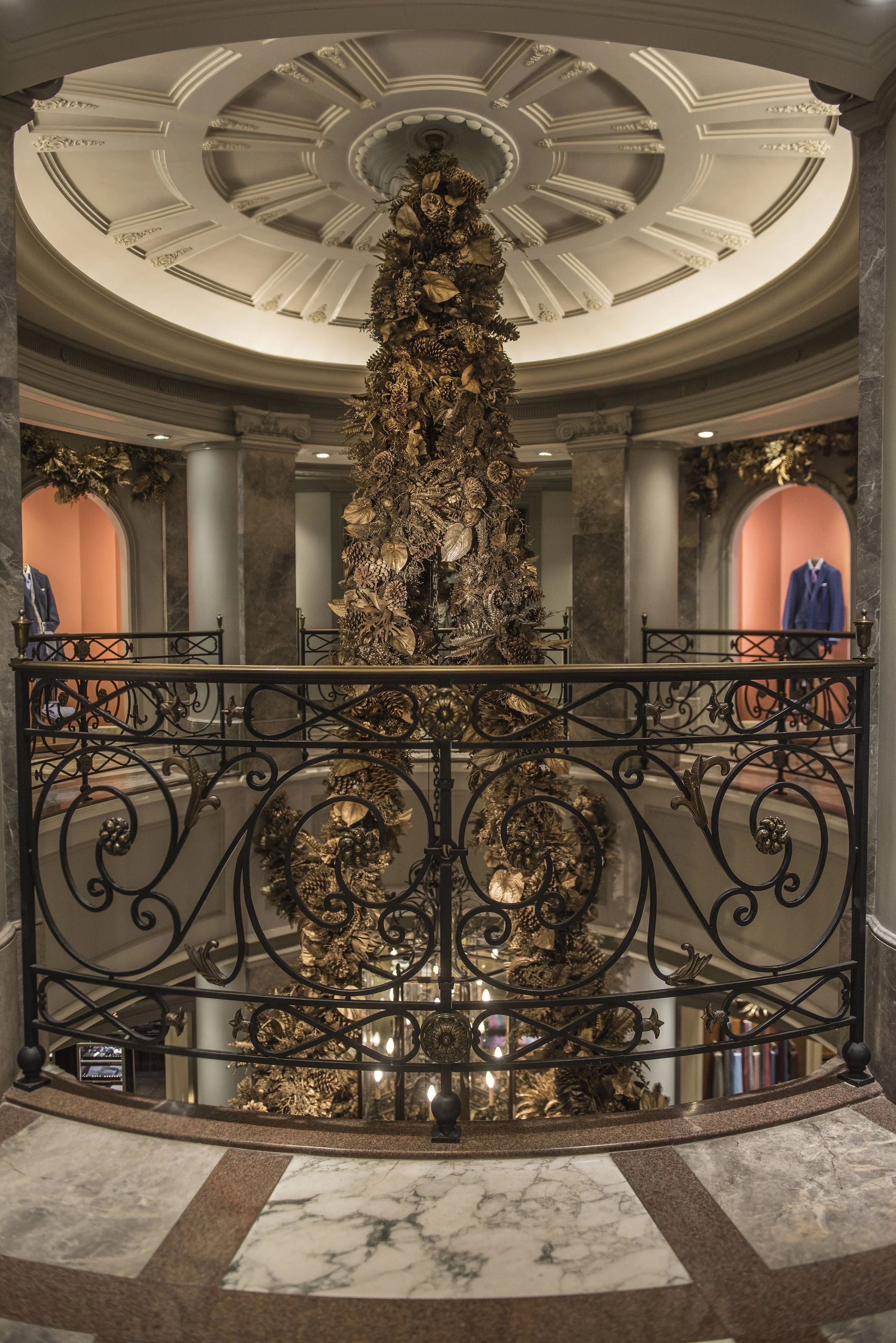 A_Christmas_Bergdorf's00015.jpg