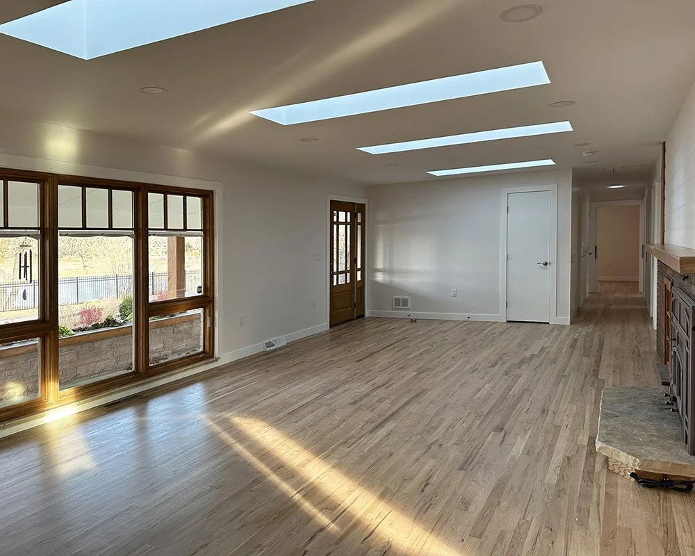 Living room, the 4' wide hallway beyond leads to the bedrooms. 