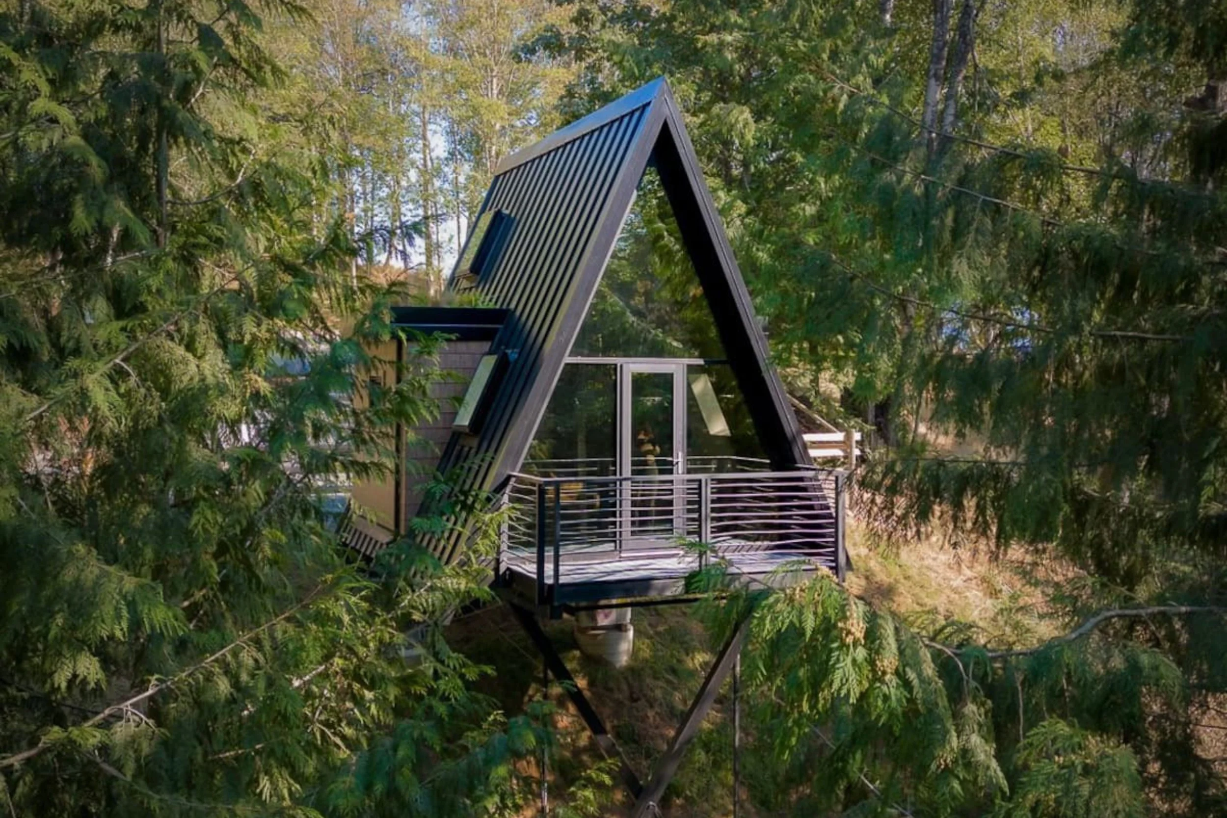 Skoghus Treehouse Chilliwack, BC — Best Airbnb Canada